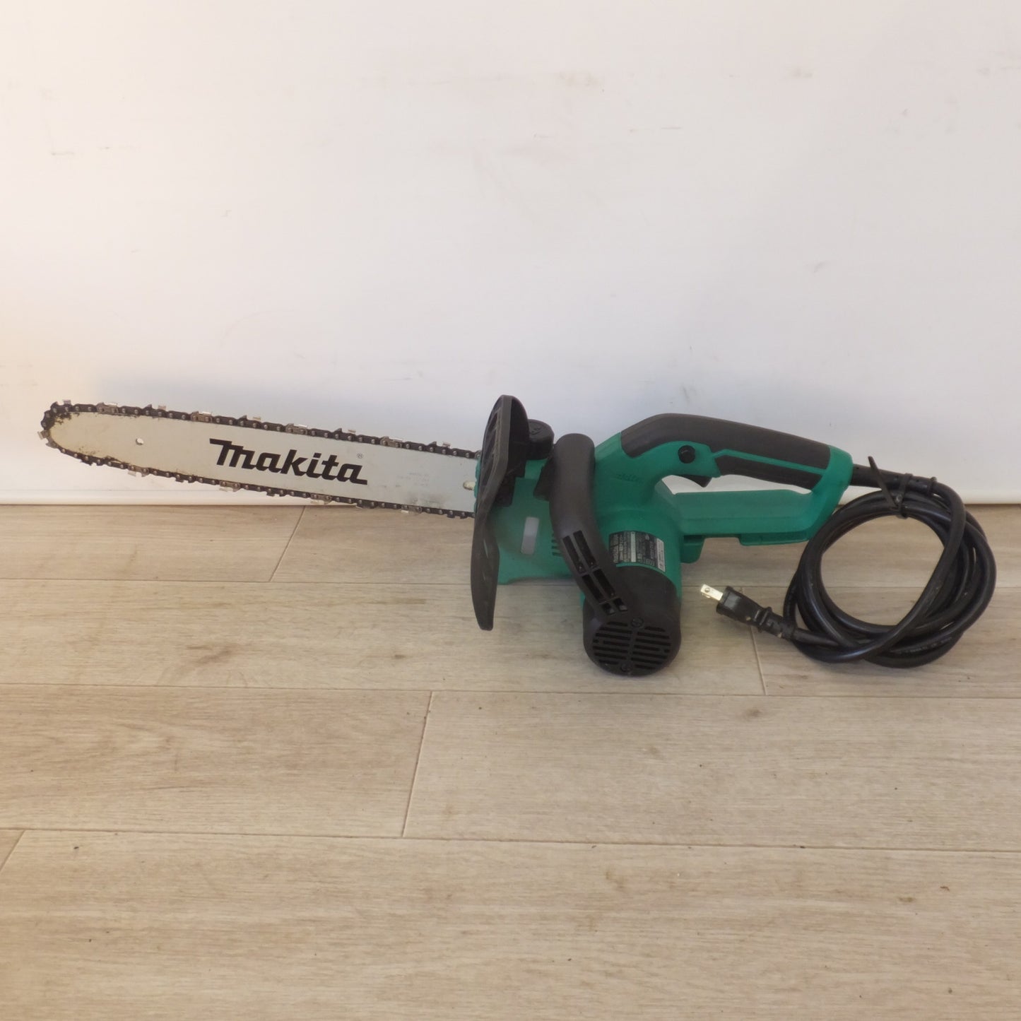 [送料無料] ★マキタ makita 350mm 電気チェンソー M504　100V～ 8.1A 50-60Hz 770W★