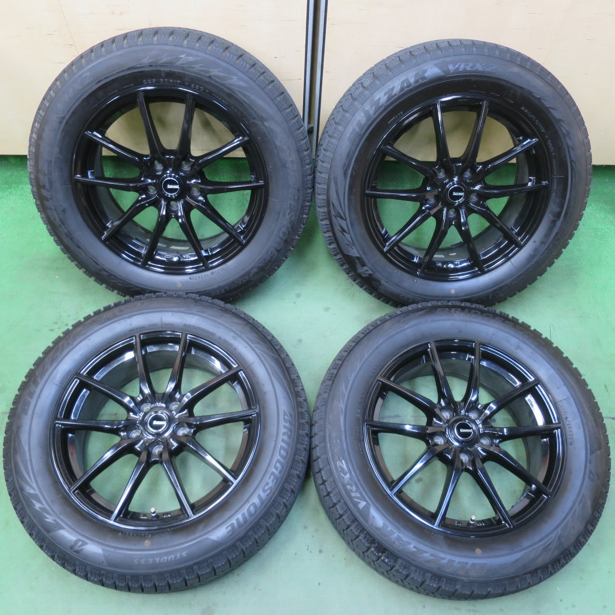 バリ溝！キレイ！ほぼ10分★スタッドレス 225/60R17 ブリヂストン ブリザック VRX2 G.speed Gスピード 17インチ PCD114.3/5H★6020504イス