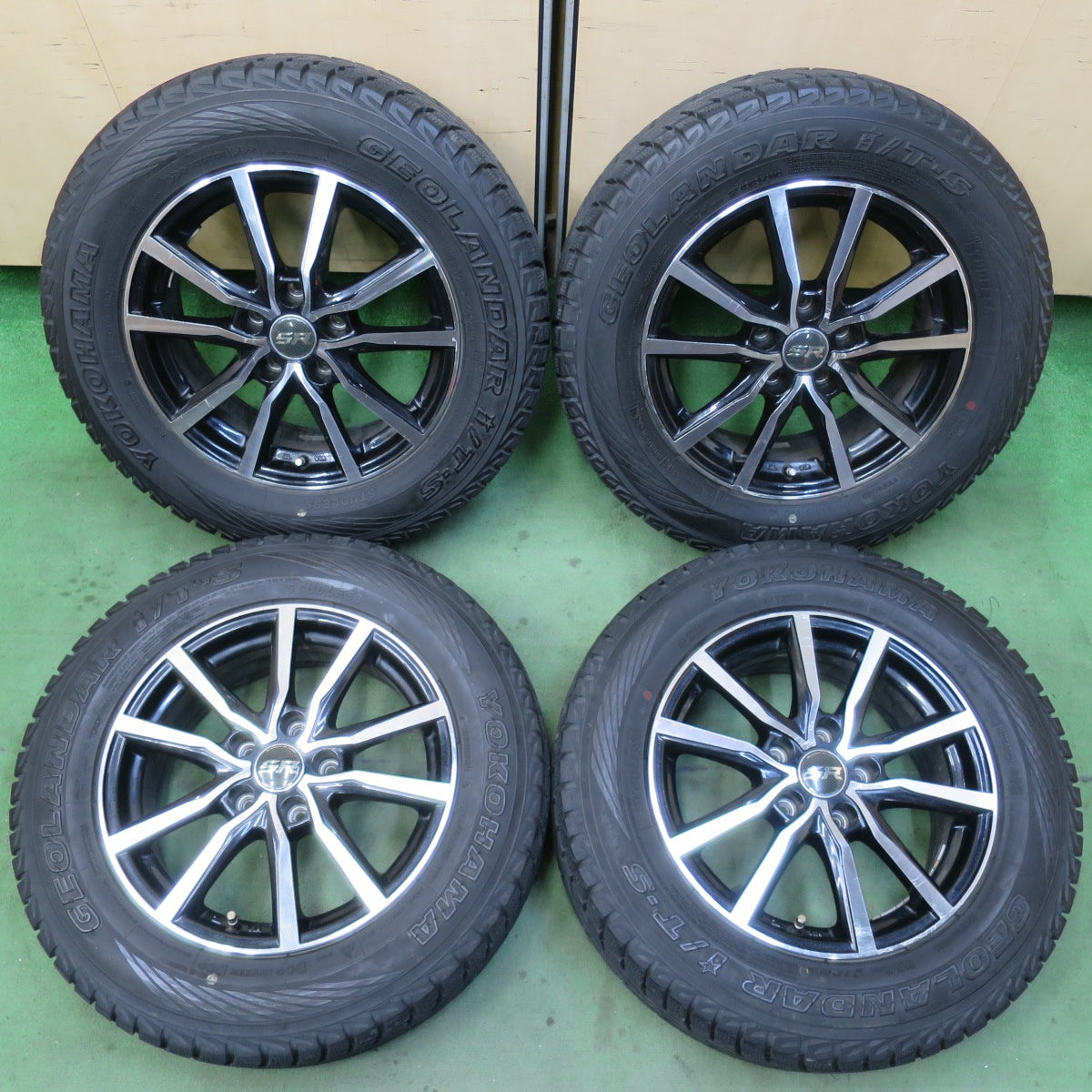 バリ溝！9.5分★スタッドレス 215/65R16 ヨコハマ ジオランダー i/T-S STRANGER ストレンジャー 16インチ PCD114.3/5H★6020401イス