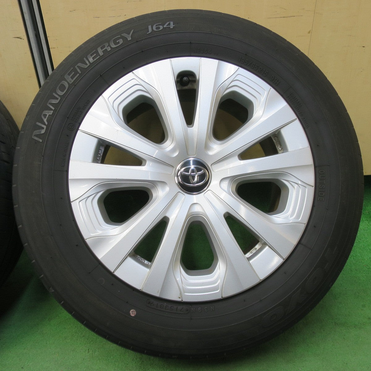 4本価格★トヨタ 50系 プリウス 純正 195/65R15 トーヨー ナノエナジー J64 グッドイヤー EfficientGrip ECO hybrid EG01 15インチ PCD100/5H★5051304イノ
