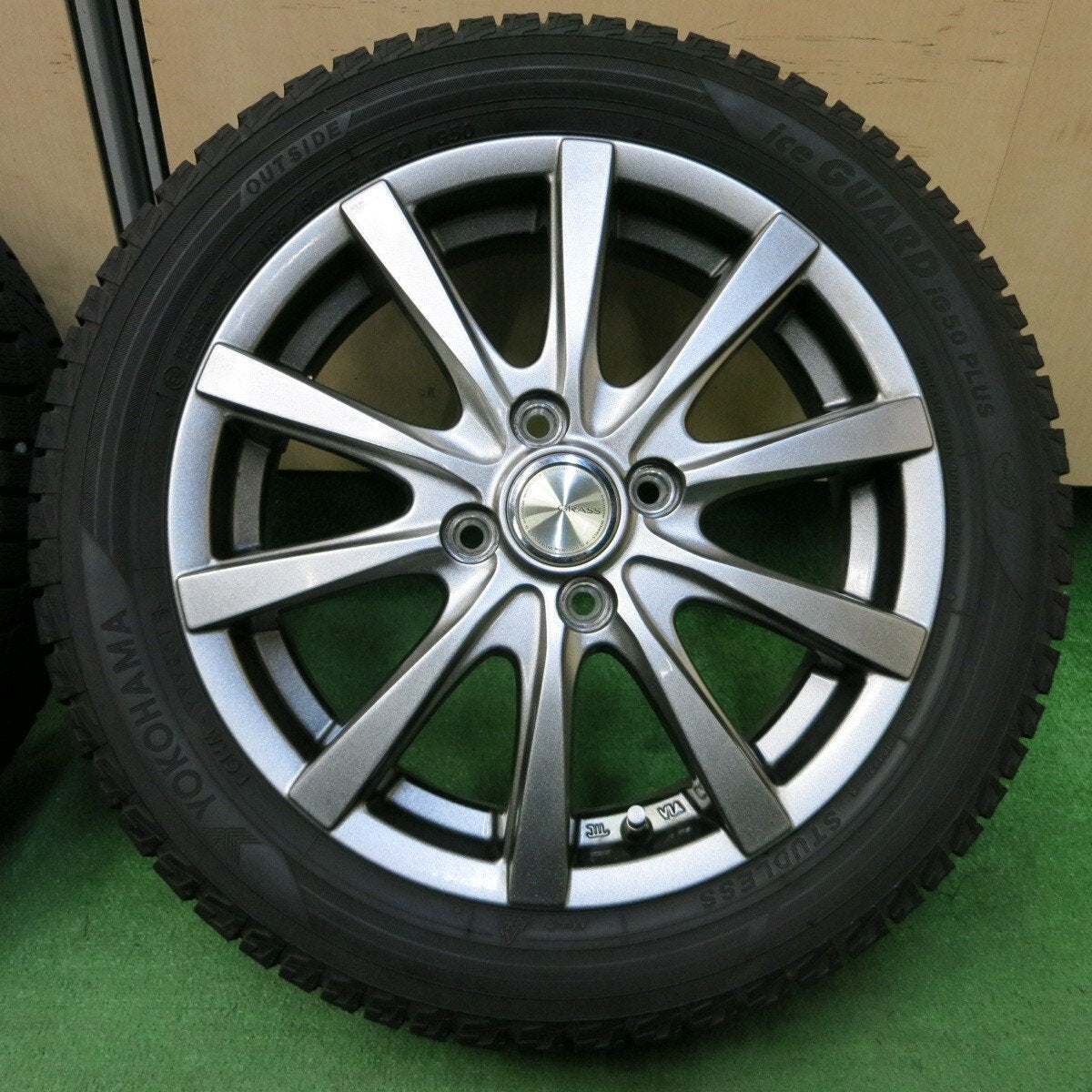 [送料無料] バリ溝！キレイ！9.5分★軽サイズ 165/60R15 スタッドレス ヨコハマ アイスガード iG50 プラス GRASS PCD100/4H★4052311イス