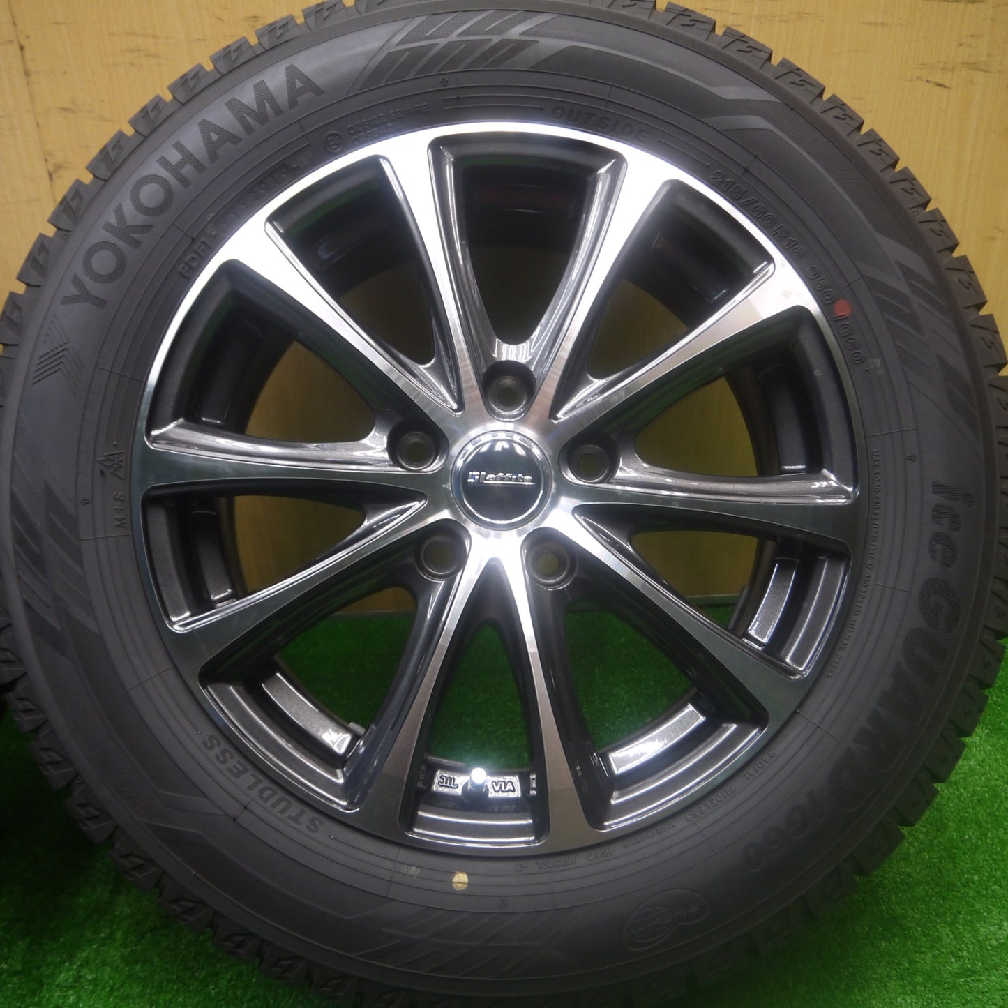 *送料無料* バリ溝！キレイ！9.5分★スタッドレス 215/60R16 ヨコハマ アイスガード iG60 Laffite ラフィット 16インチ PCD114.3/5H★4081906Hス
