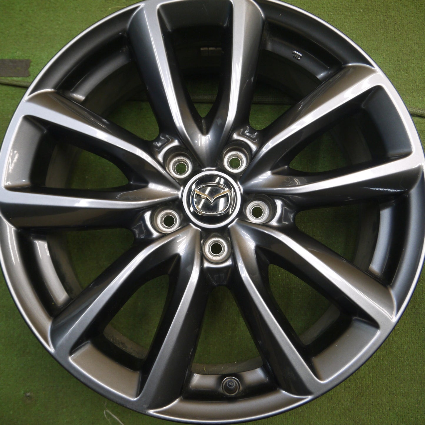 *送料無料* キレイ★マツダ3 純正 ホイール 18インチ 18×7J PCD114.3/5H★4041015Hホ