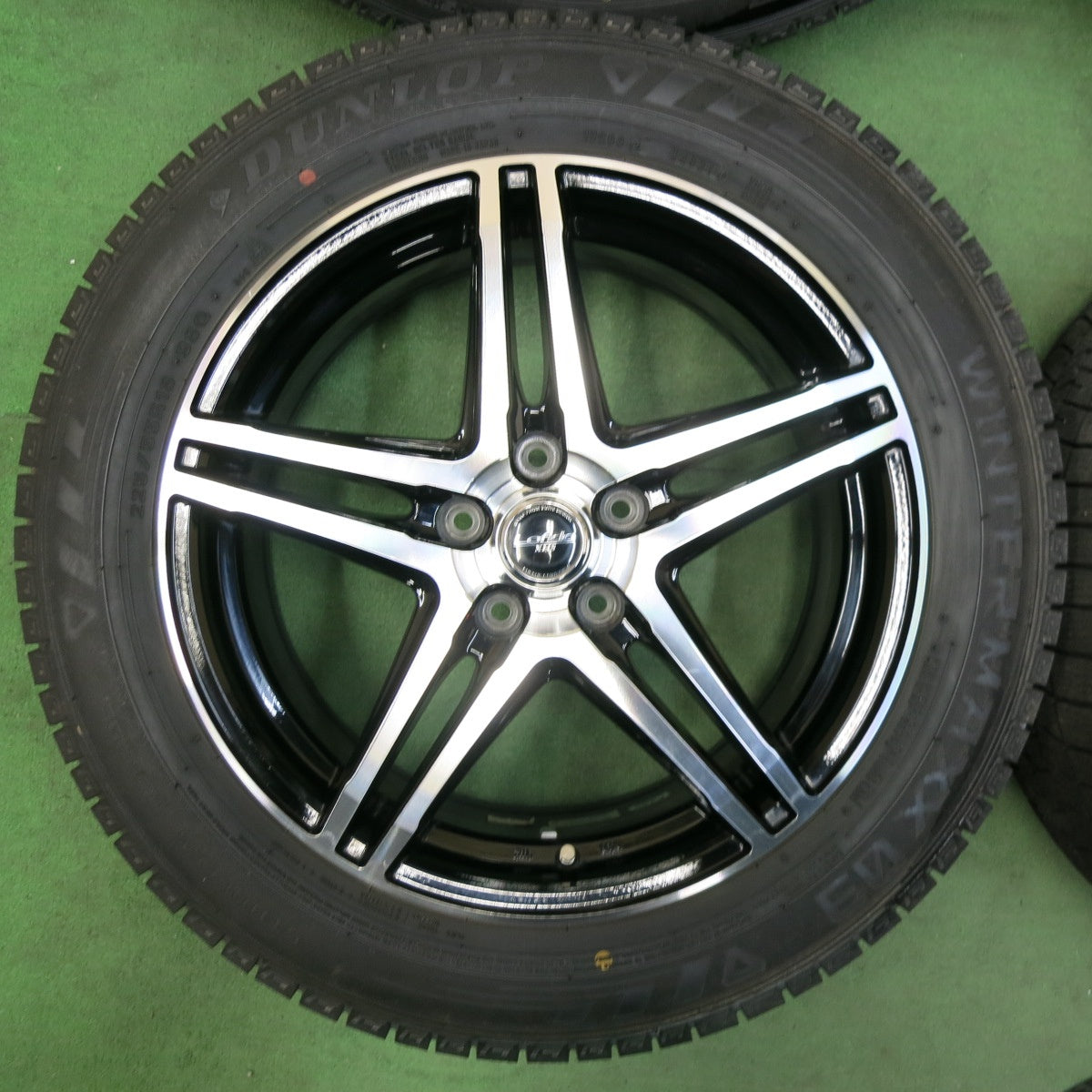 [送料無料] バリ溝！21年！キレイ！ほぼ10分★スタッドレス 225/55R18 ダンロップ ウインターマックス03 Lofida XH5 ロフィーダ 18インチ PCD114.3/5H★4121807SYス