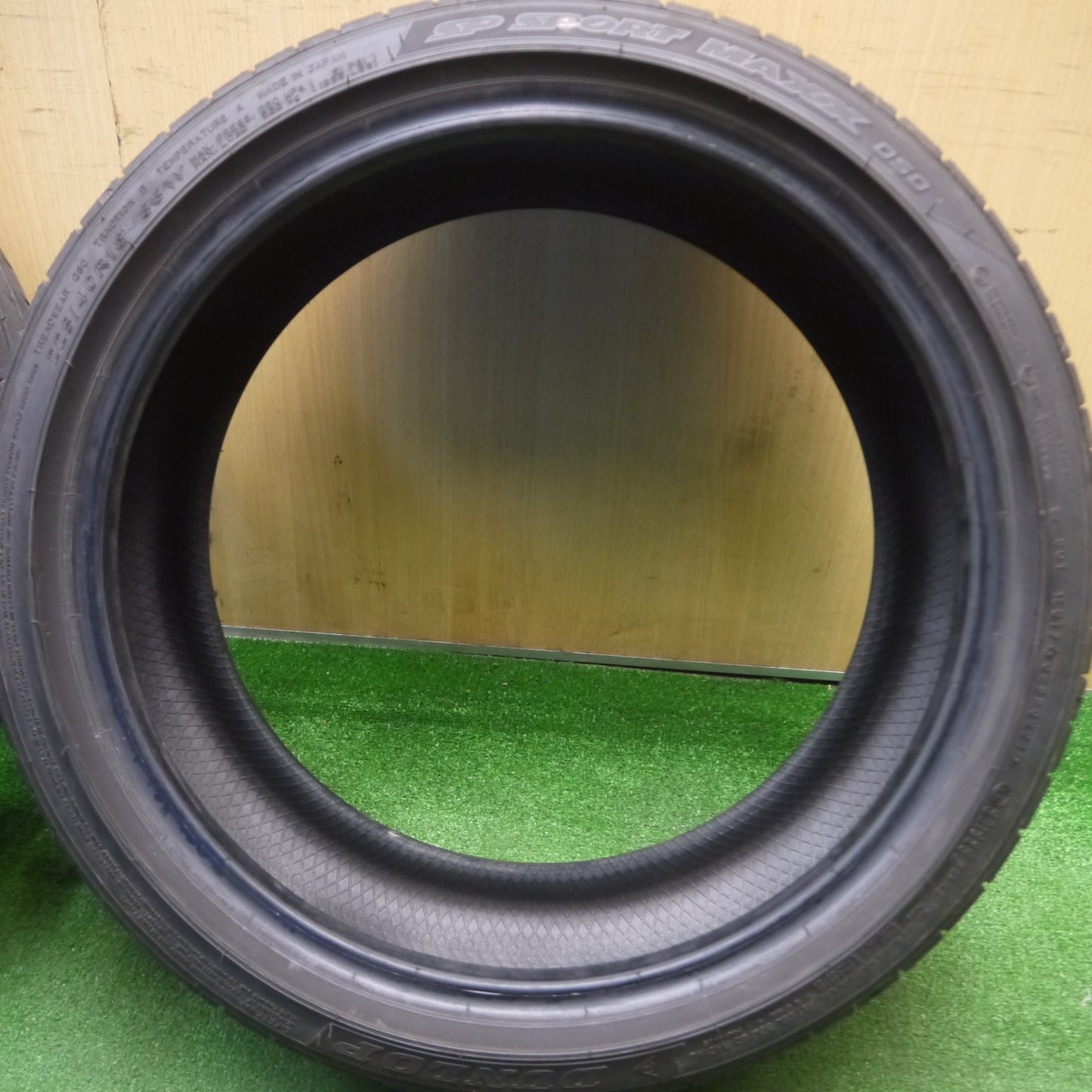 [送料無料] バリ溝！24年！9分★225/40R18 ダンロップ SPスポーツマックス 050 タイヤ 18インチ プリウス カローラスポーツ インプレッサ 86 BRZ等★5020401Hノタ