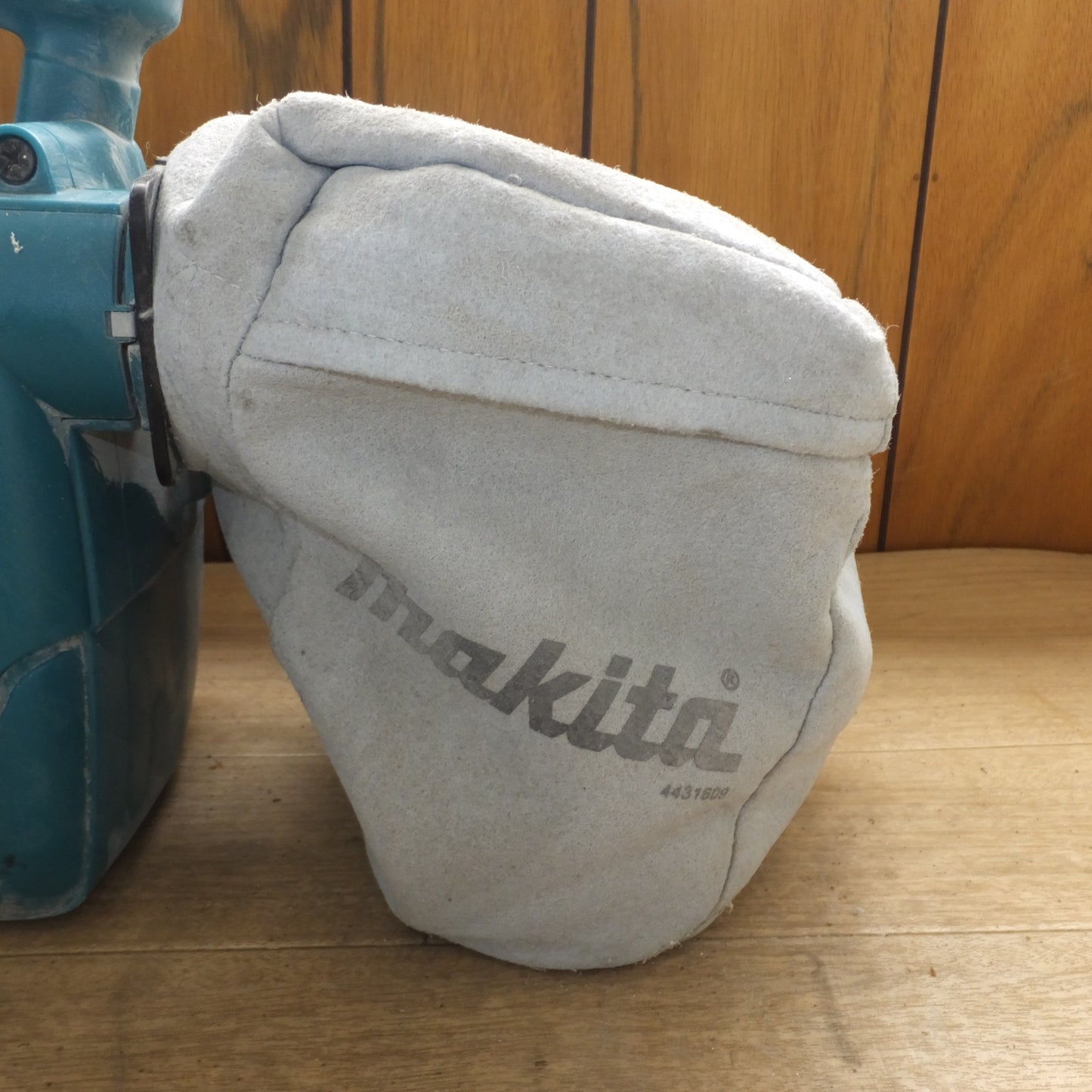[送料無料] ★マキタ makita 充電式小型集じん機 VC350D 18V　充電器 DC18RC T　セット　バッテリ なし★