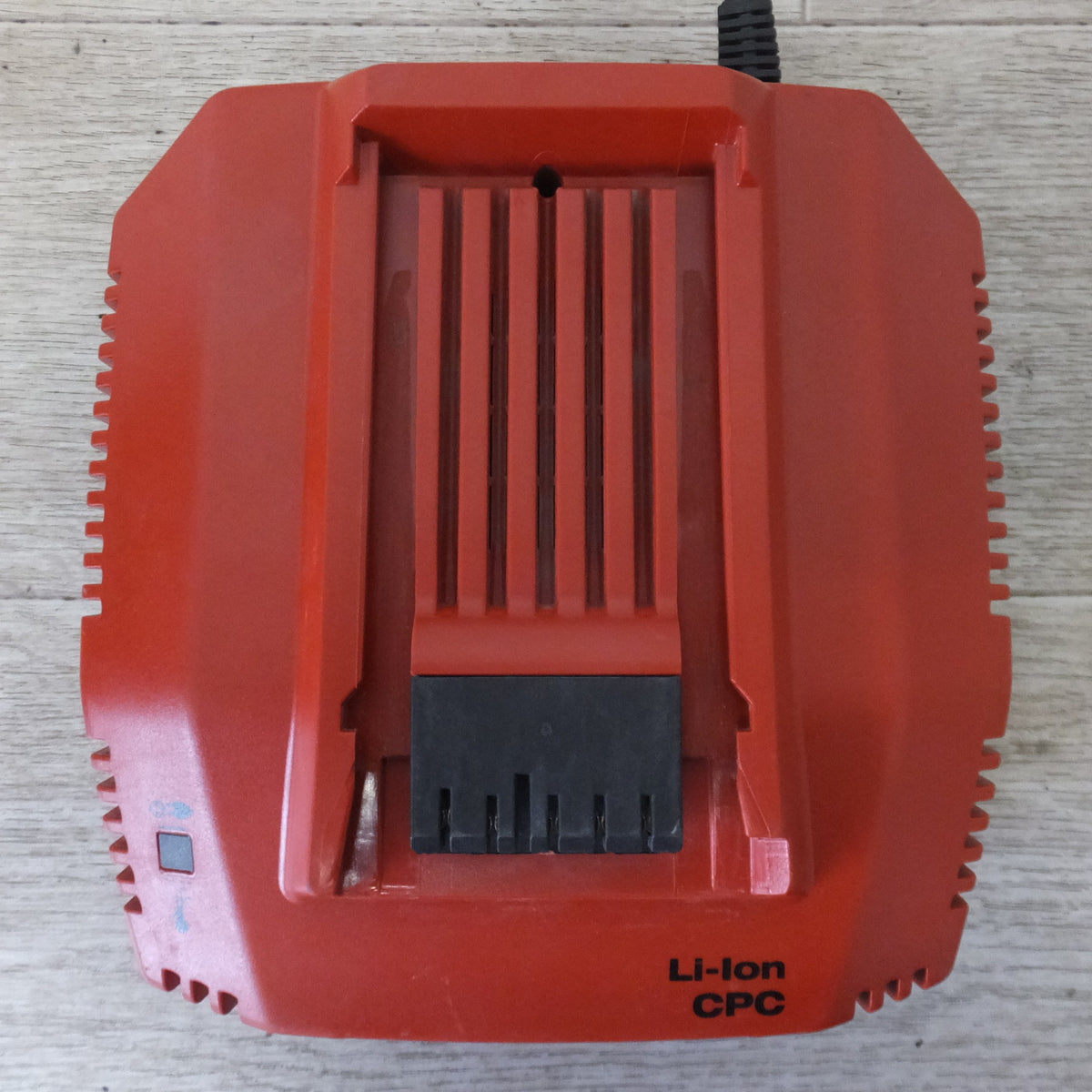 ★ヒルティ HILTI  充電式バキュームクリーナー VC75-1-A22　バッテリ B22/5.2 B22/4.0　充電器 C4/36-350　セット★