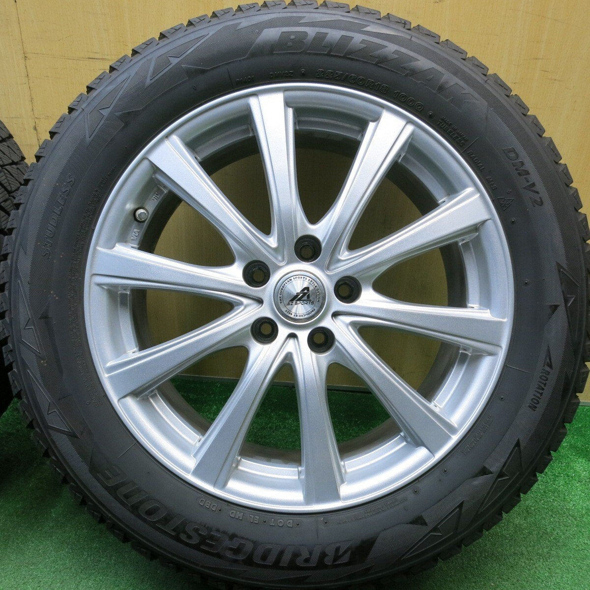 バリ溝！8.5分◎スタッドレス 225/60R18 ブリヂストン ブリザック DM-V2 AZ SPORTS AZスポーツ 18インチ PCD114.3/5H◎6012207HAス