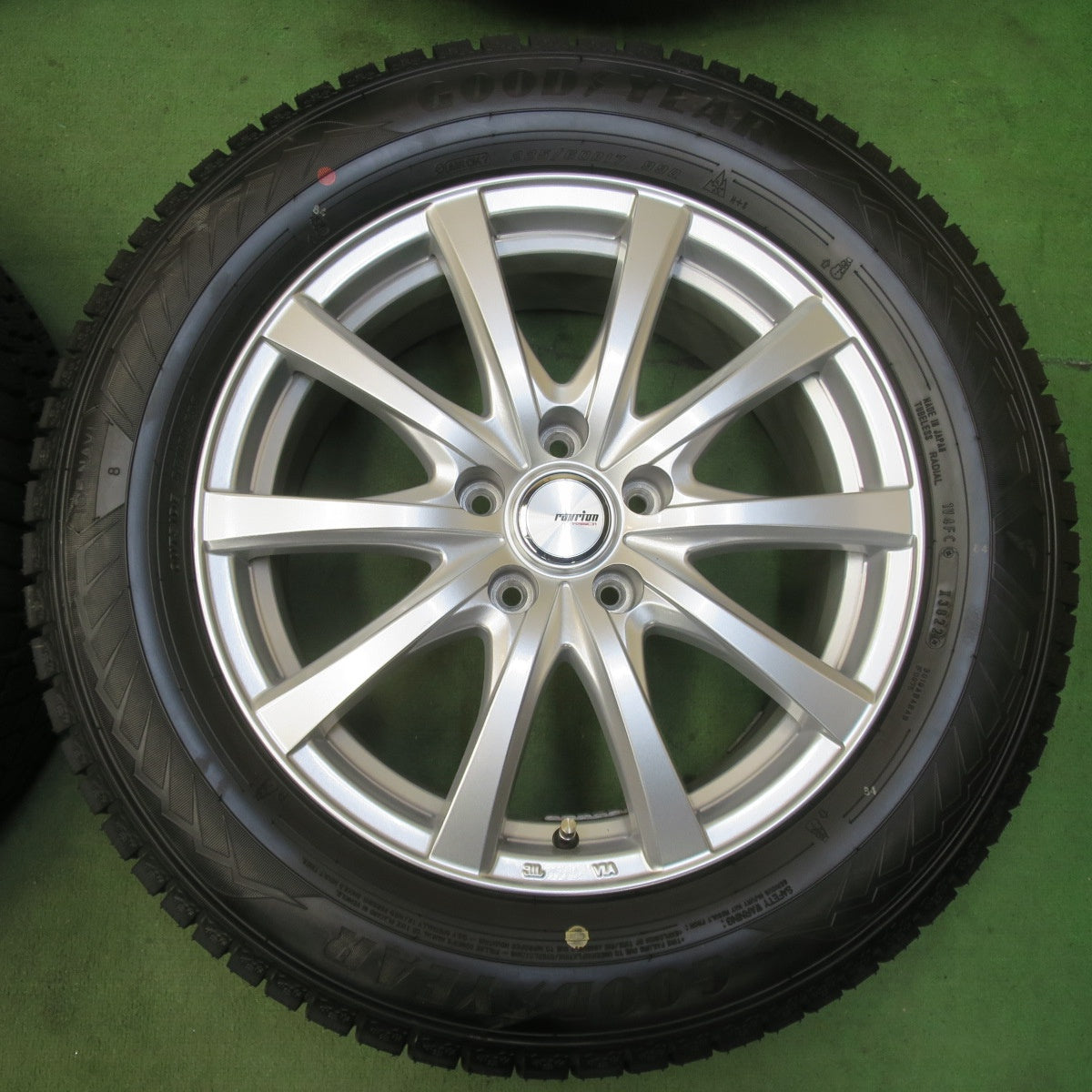 バリ溝！22年！キレイ！ほぼ10分★スタッドレス 225/60R17 グッドイヤー アイスナビ8 ravrion RS01 ラブリオン 17インチ PCD114.3/5H★5122008イス