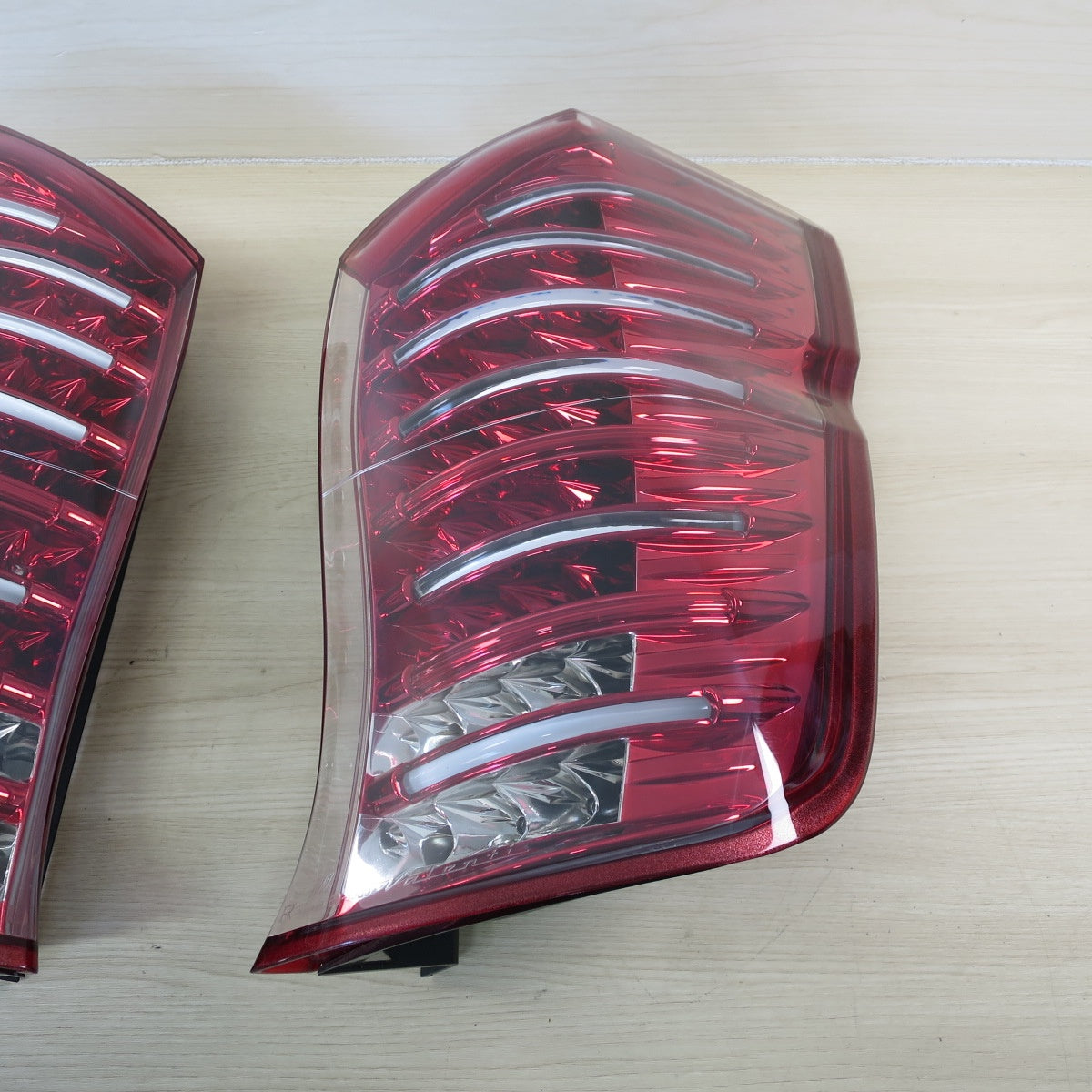 キレイ！左右セット♪ホンダ RK系 ステップワゴン VALENTI ヴァレンティ テールランプ 60-1365B L R テールライト 照明 カー パーツ♪