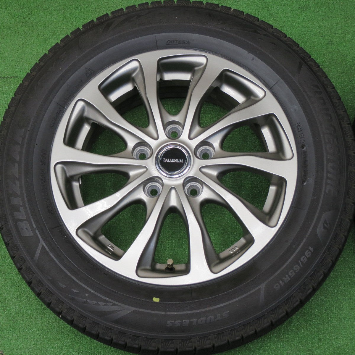 バリ溝！23年！キレイ！9.5分★スタッドレス 195/65R15 ブリヂストン ブリザック VRX3 BALMINUM TR10 バルミナ 15インチ PCD114.3/5H★6040306NKス