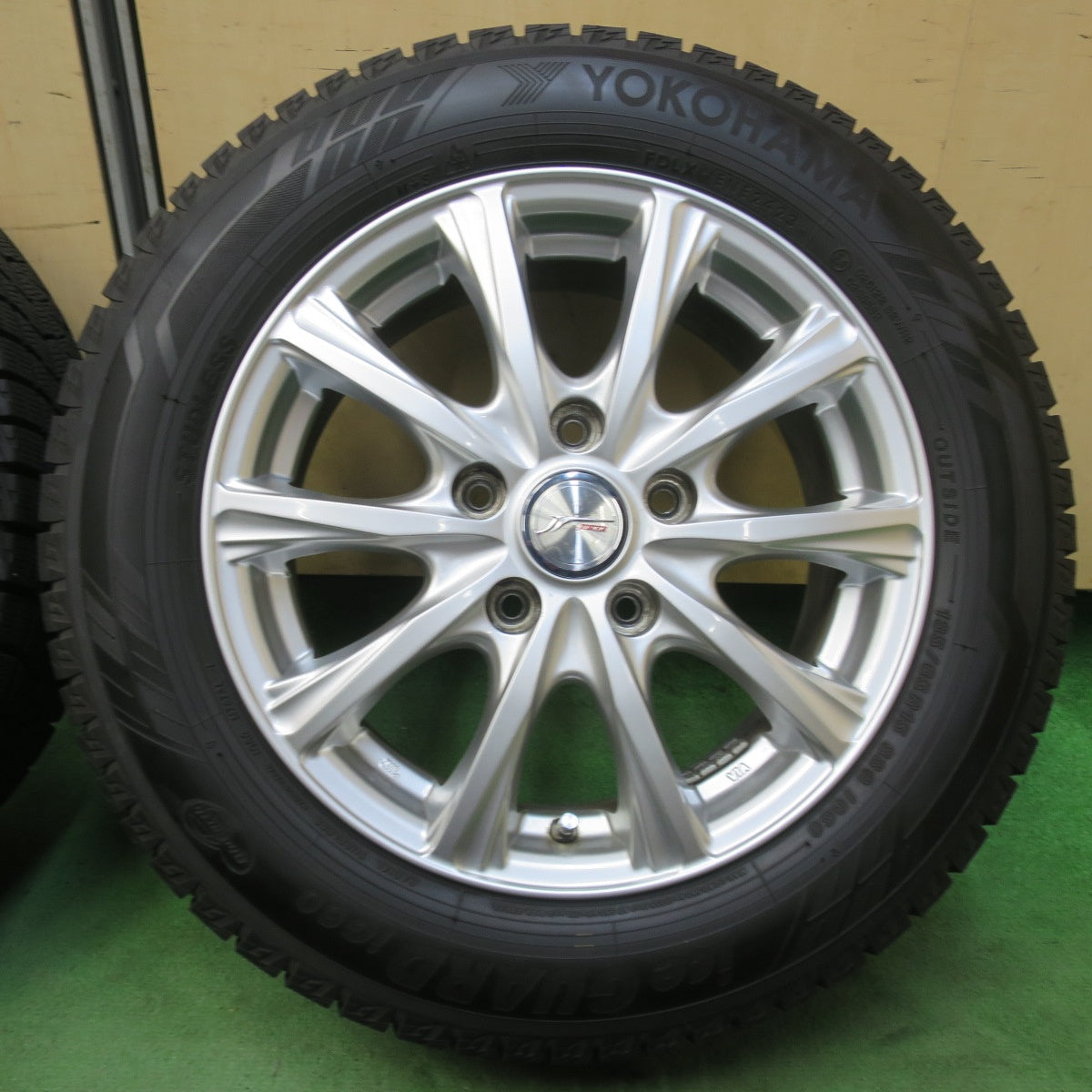 バリ溝！23年！9.5分★スタッドレス 185/65R15 ヨコハマ アイスガード iG60 JOKER ジョーカー 15インチ PCD114.3/5H★6011611イス