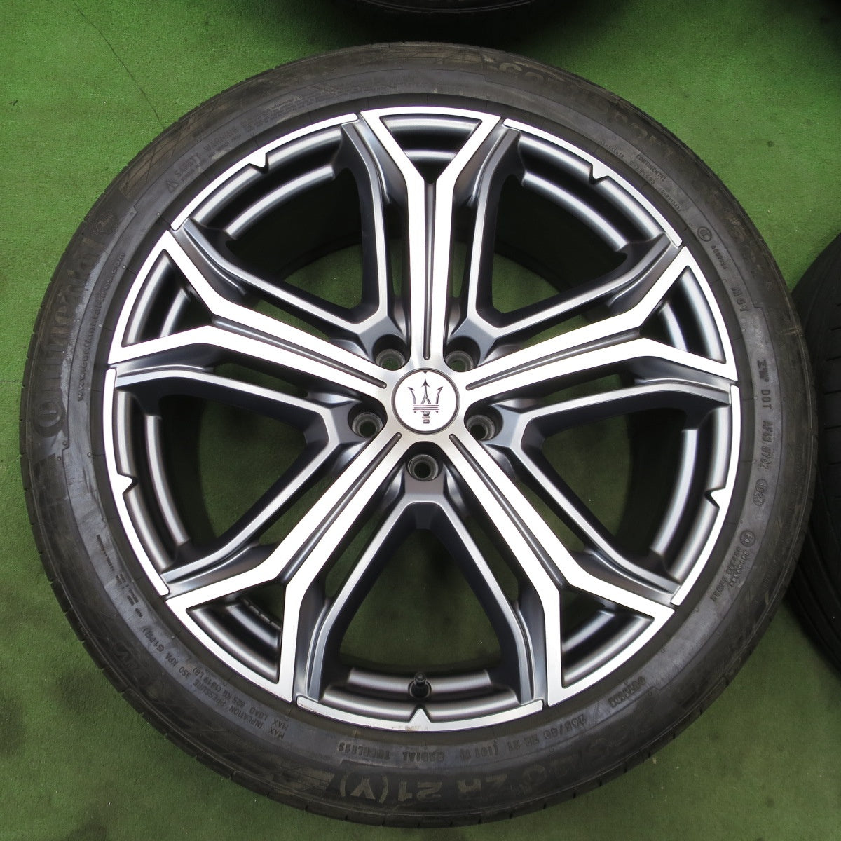 キレイ！24年★マセラティ レヴァンテ 純正 265/40R21 コンチネンタル コンチスポーツ コンタクト5 21インチ PCD114.3/5H★6021804ナノ