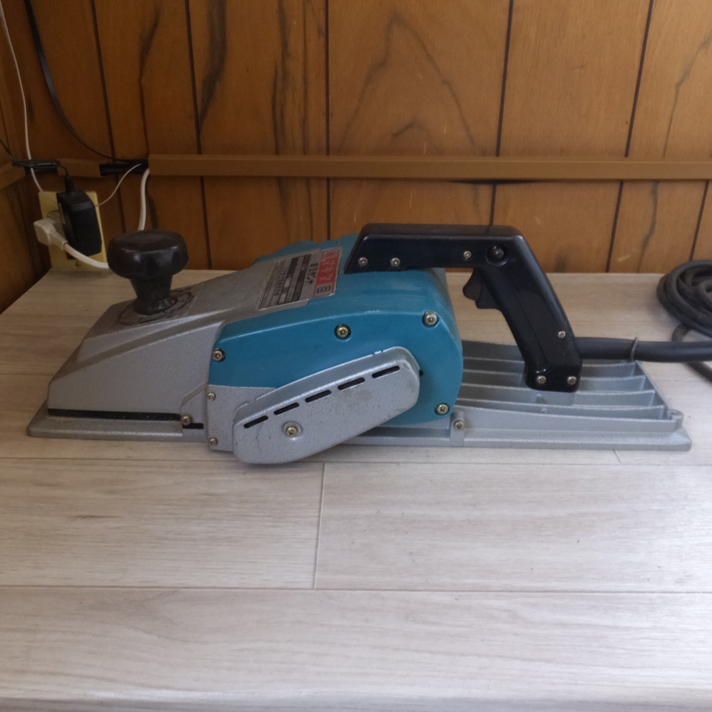 [送料無料] ★マキタ makita 電気カンナ 1806B　有効切削幅 170mm　100V 12.5A 50-60Hz 1200W 15000/min.★
