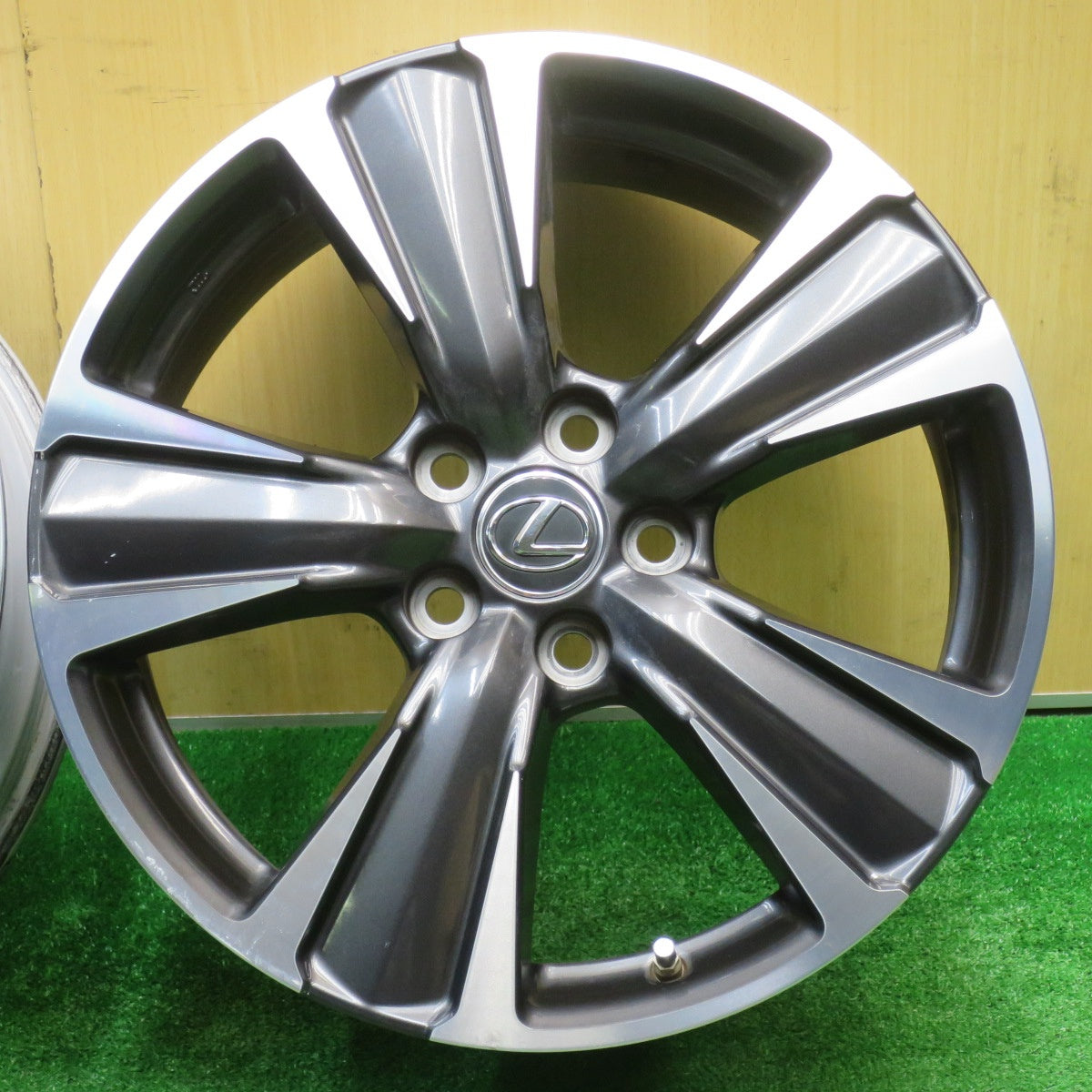 センサー付！キレイ★レクサス UX バージョンL 純正 ホイール 18インチ 18×7J PCD114.3/5H★5102401NJホ