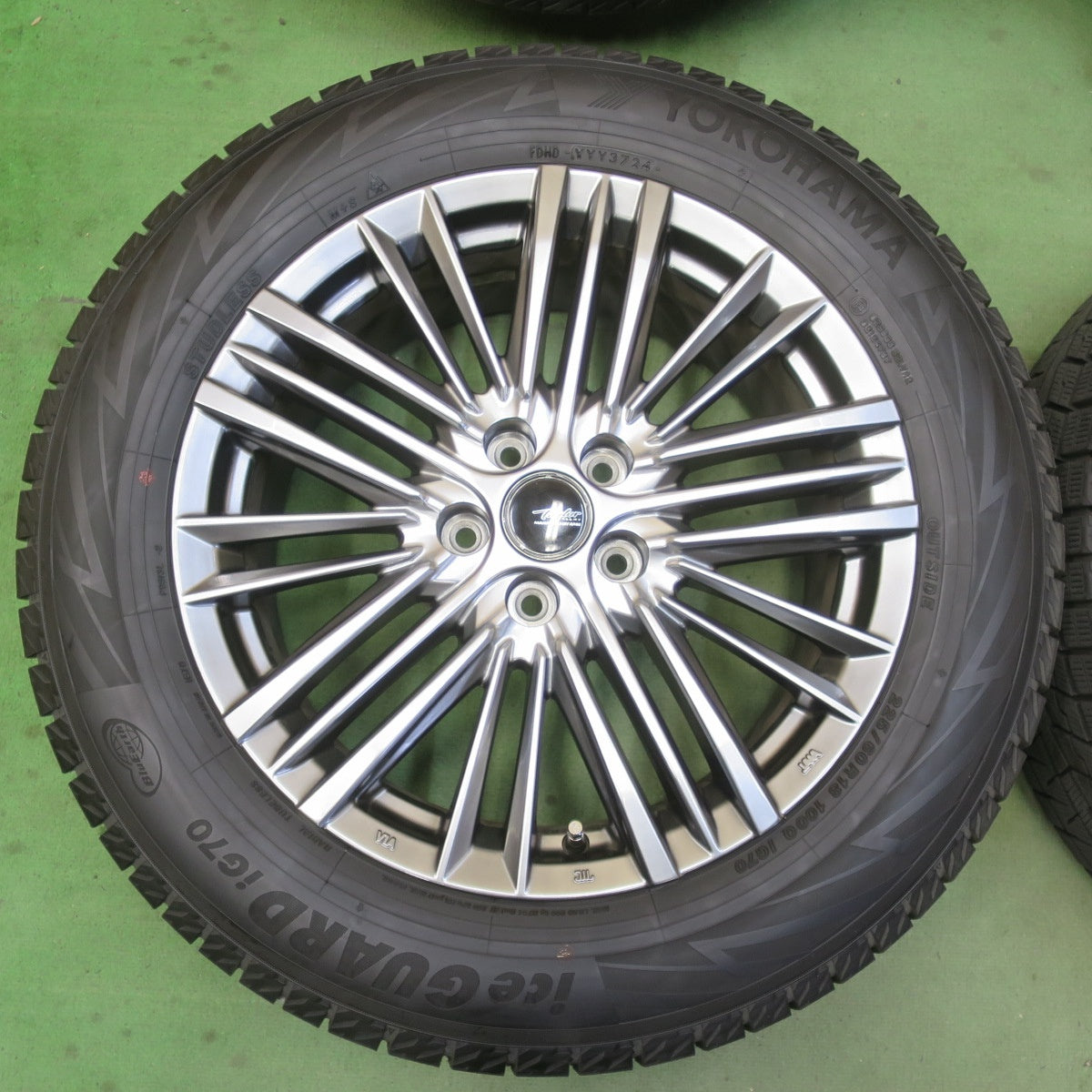 バリ溝！24年！キレイ！9.5分★スタッドレス 225/60R18 ヨコハマ アイスガード iG70 Taylor AME テイラー 18インチ PCD114.3/5H★6040606イス