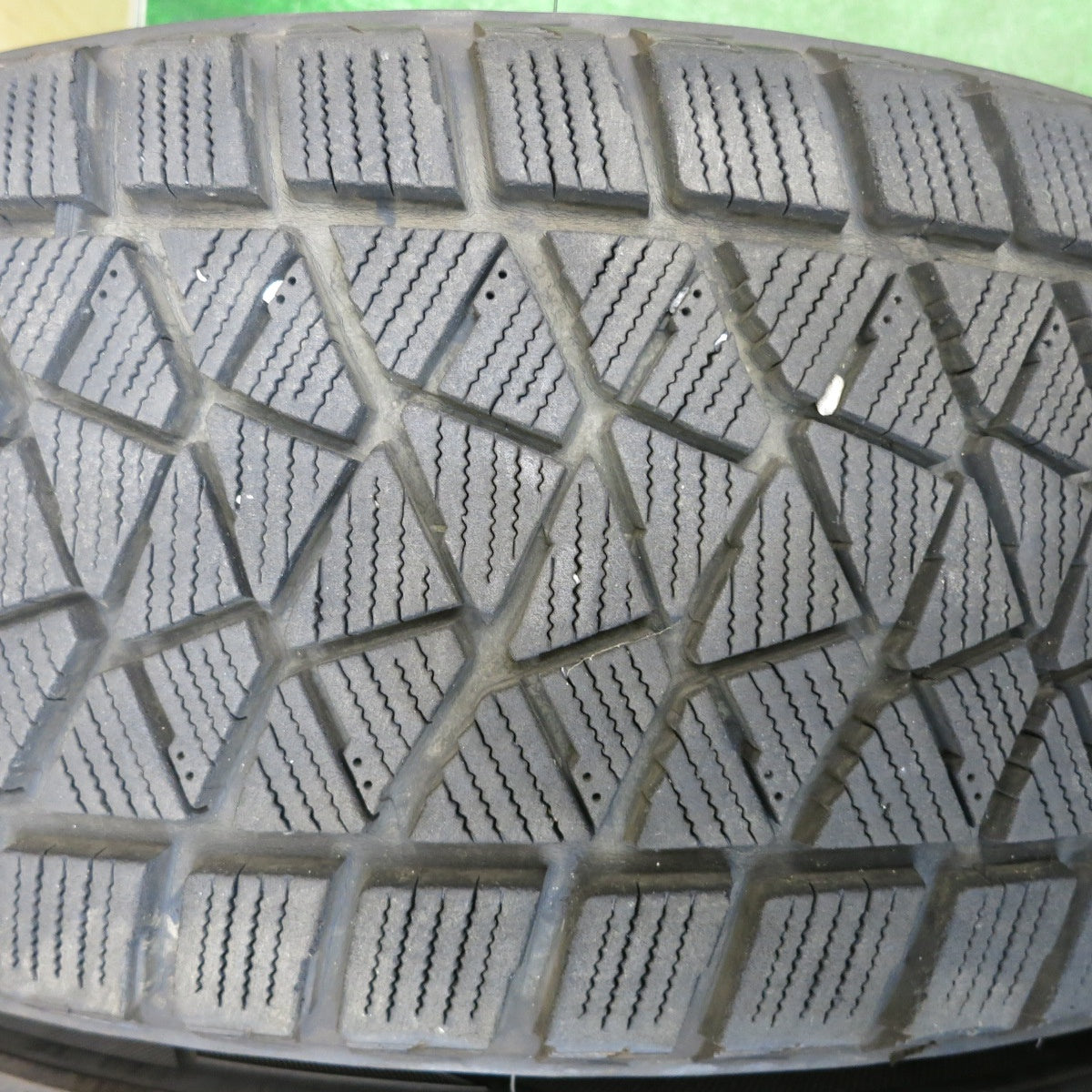 バリ溝！キレイ！8.5分★スタッドレス 225/60R18 ブリヂストン ブリザック DM-V2 AZ SPORTS AZスポーツ 18インチ PCD114.3/5H★6012207HAス