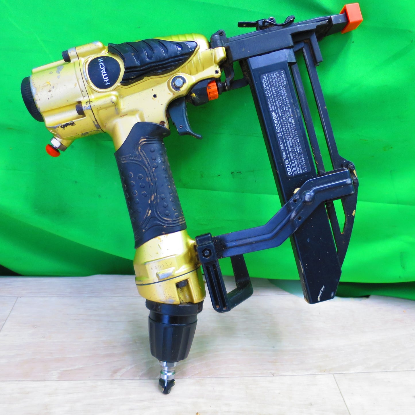[送料無料] ☆日立工機 HITACHI フロア用 高圧タッカ N 5004HMF 50mm ケース付き 電動 工具 DIY エアーツール 空打防止機構付☆