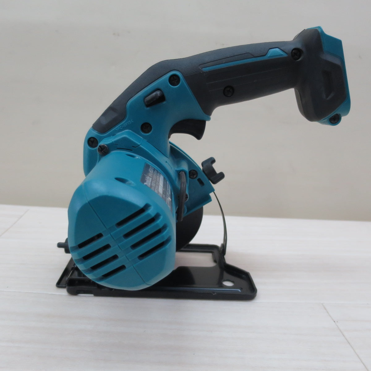[送料無料] キレイ☆マキタ 85mm 充電式 マルノコ HS301D 電動 工具 切断機 makita 10.8V 木工用 丸のこ 丸ノコ 丸鋸 本体のみ☆