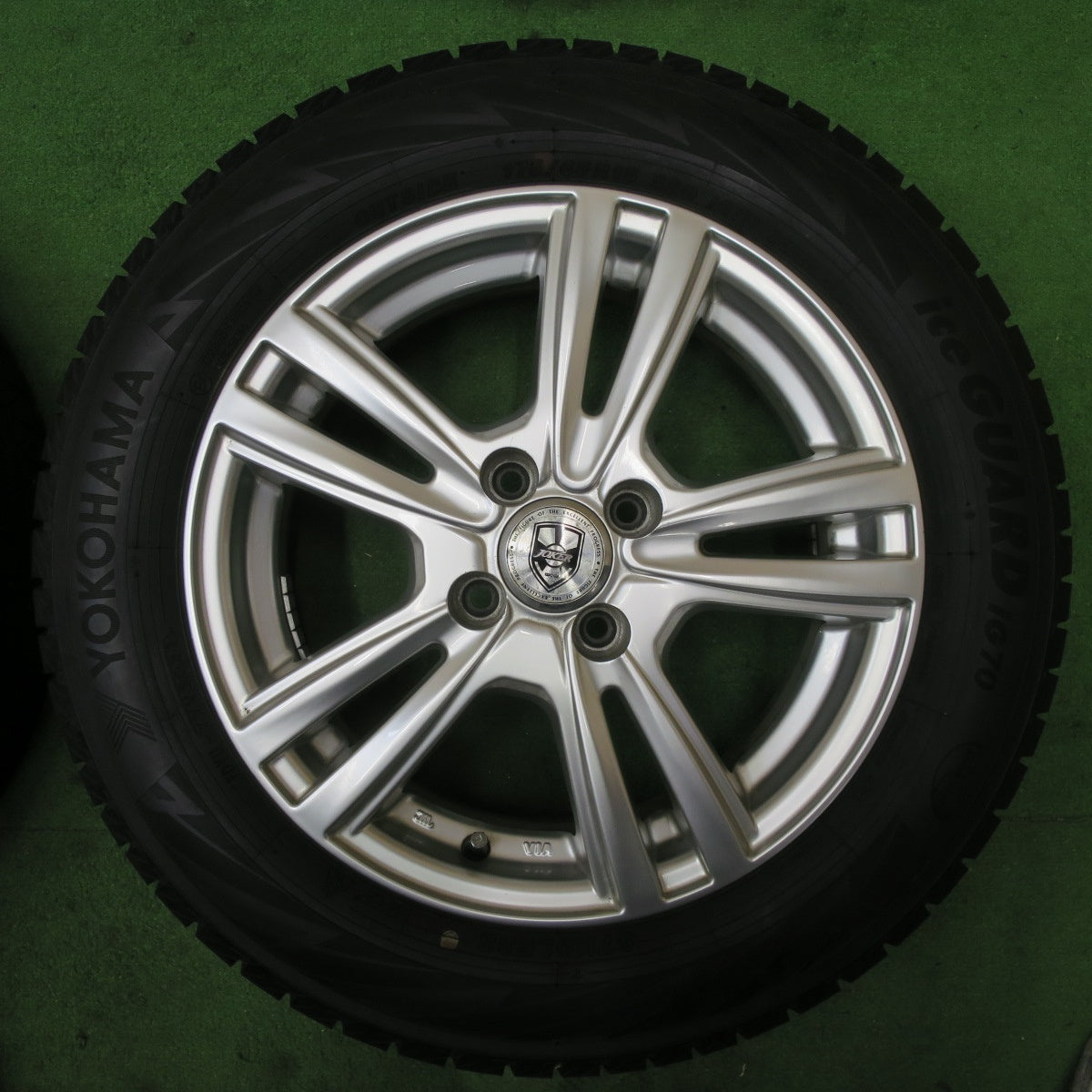 バリ溝！21年！キレイ！9.5分★スタッドレス 175/65R15 ヨコハマ アイスガード iG70 JOKER ジョーカー 15インチ PCD100/4H★5060303TTス