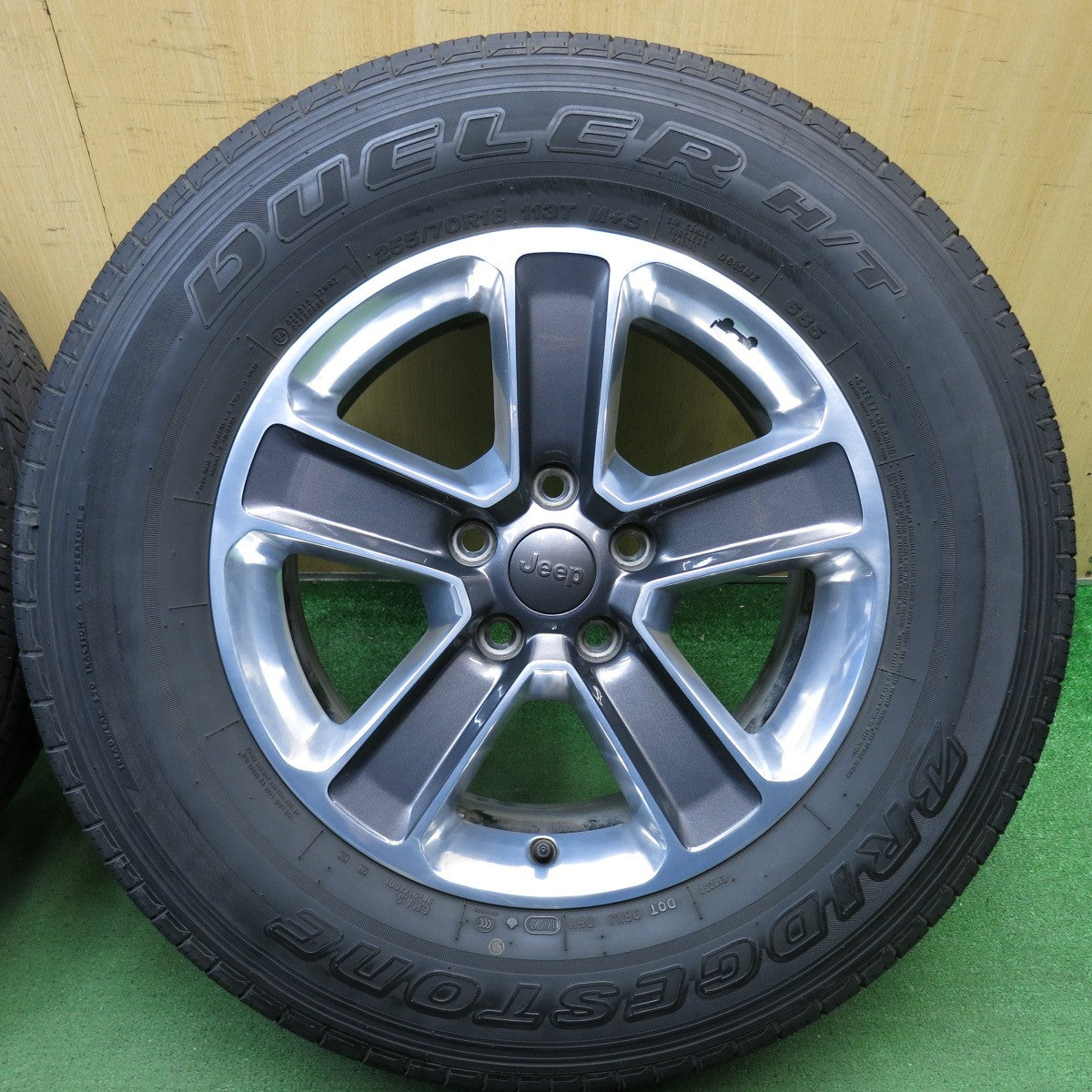 キレイ！22年◎JEEP ジープ JL ラングラー アンリミテッド サハラ 純正 255/70R18 ブリヂストン デューラー H/T 685 18インチ PCD127/5H◎6091105KKノ