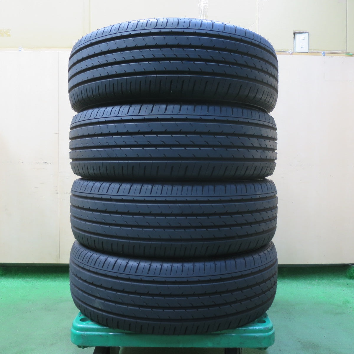 新車外し！25年★225/65R17 ヨコハマ アドバン V03 タイヤ 17インチ 40系 アルファード ヴェルファイア レクサス NX ハリアー RAV4 等★5072101イノタ