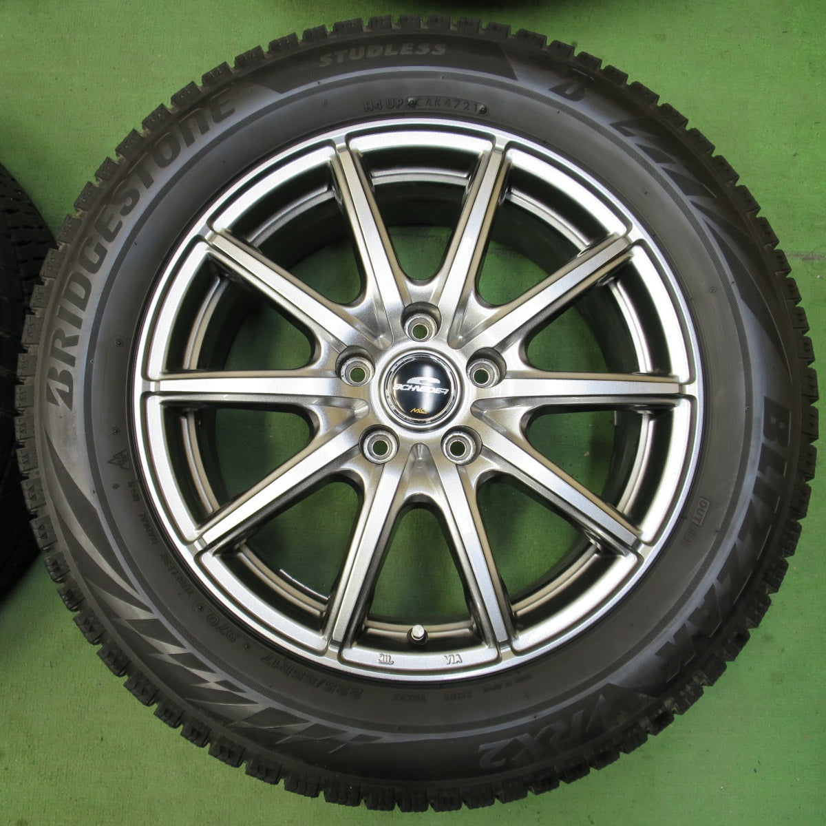 バリ溝！21年！キレイ！9.5分★スタッドレス 225/55R17 ブリヂストン ブリザック VRX2 SCHNEIDER MiD シュナイダー 17インチ PCD114.3/5H★5041002イス