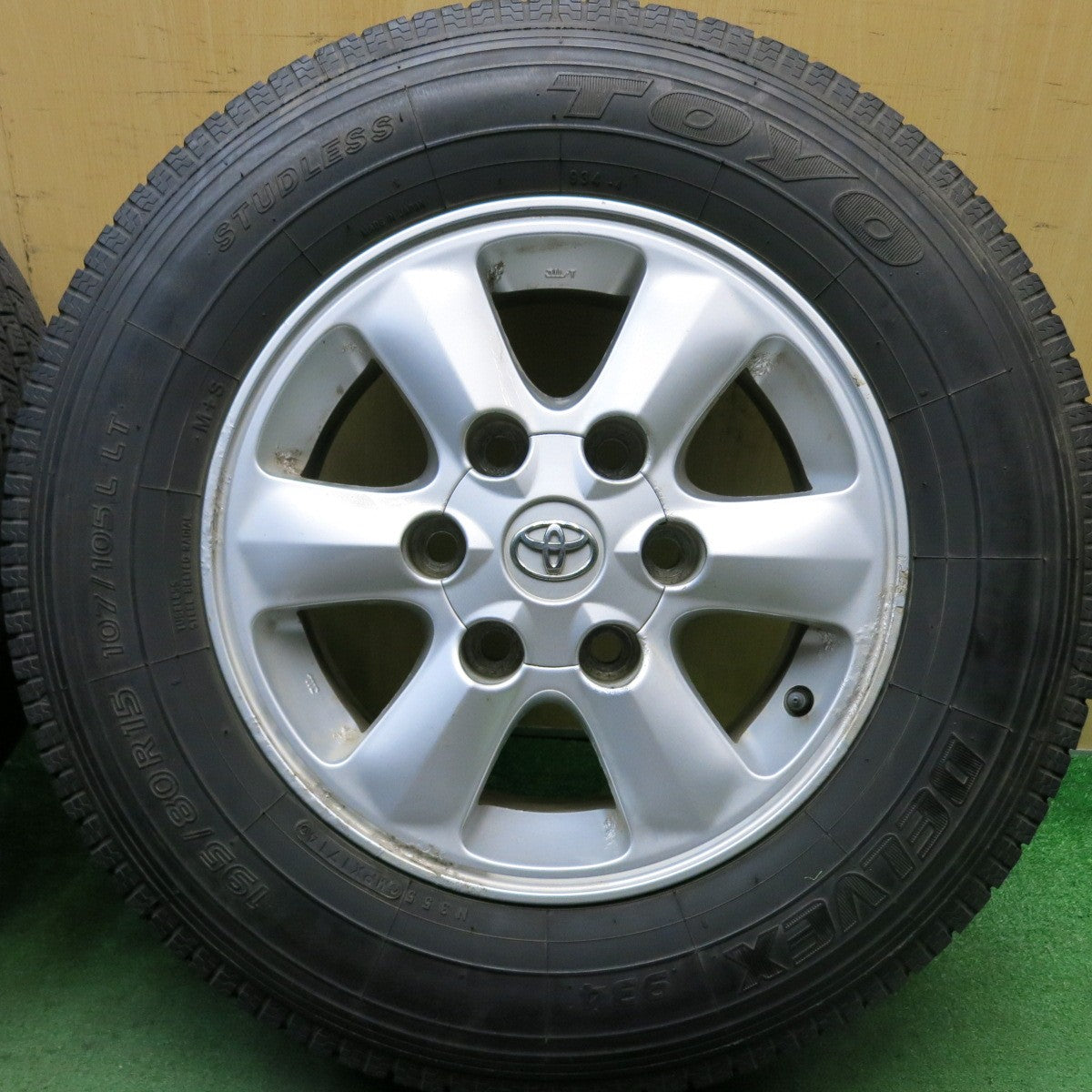 バリ溝！9.5分★トヨタ 200系 ハイエース 純正 OP 195/80R15 107/105L スタッドレス トーヨー デルベックス 934 15インチ PCD139.7/6H★5080205HAス