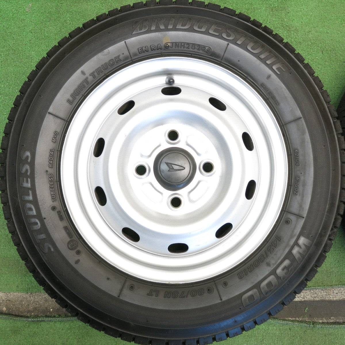 キレイ！22年◎ダイハツ ハイゼット 等 純正 スチール 145/80R12 80/78N スタッドレス ブリヂストン W300 12インチ PCD100/4H◎6081411HAス