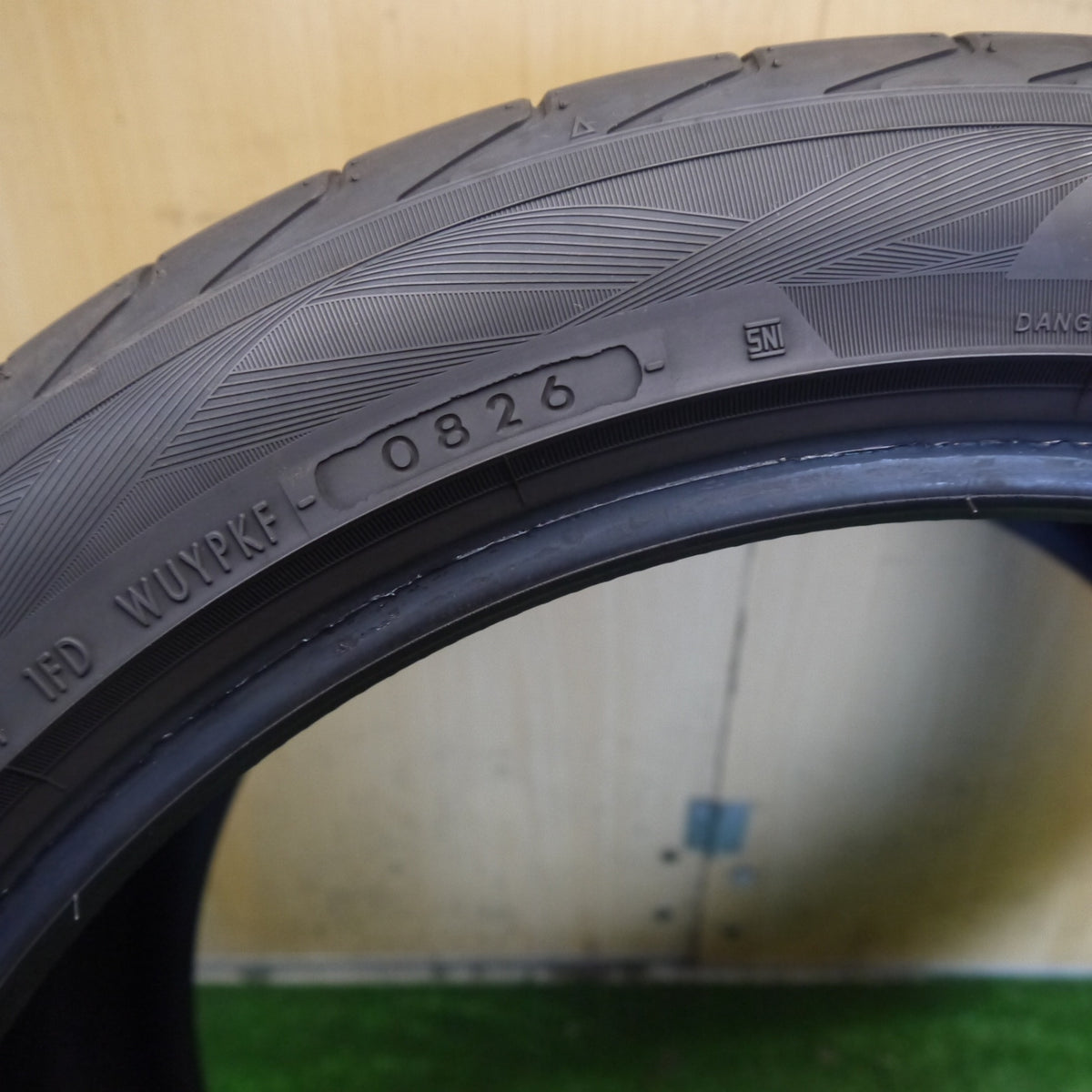 1本価格！26年◎295/35R19 ヨコハマ アドバン スポーツ V105 NO タイヤ 19インチ ポルシェ 911 991 カレラ 等◎6082104Hノタ