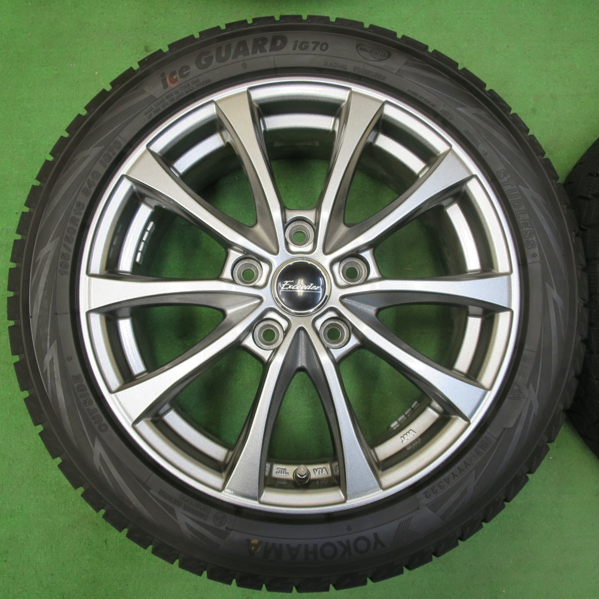 [送料無料] タイヤほぼ未使用！22年！キレイ★スタッドレス 195/50R16 ヨコハマ アイスガード iG70 Exceeder エクシーダー 16インチ PCD114.3/5H★4093014イス