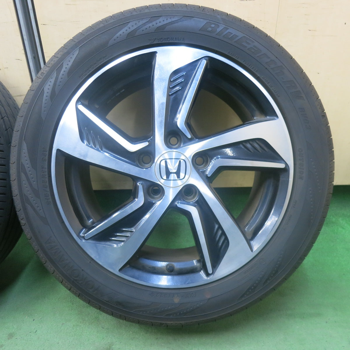 バリ溝！24年！9.5分★ホンダ RC オデッセイ 純正 215/55R17 ヨコハマ BluEarth-RV RV03 17インチ ブルーアース PCD114.3/5H★6022402SKノ