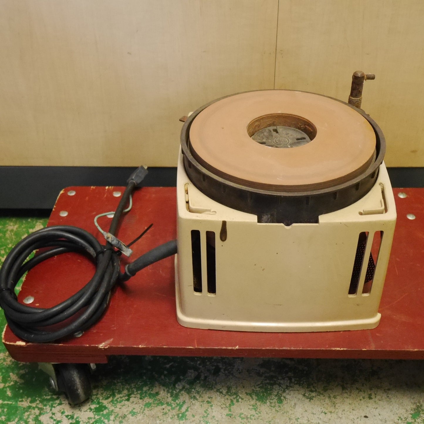 [送料無料] ☆マキタ 刃物 研磨機 9820-1 研摩機 刃物 研ぎ機 makita 100V 電動 工具 鋏 ハサミ 包丁☆