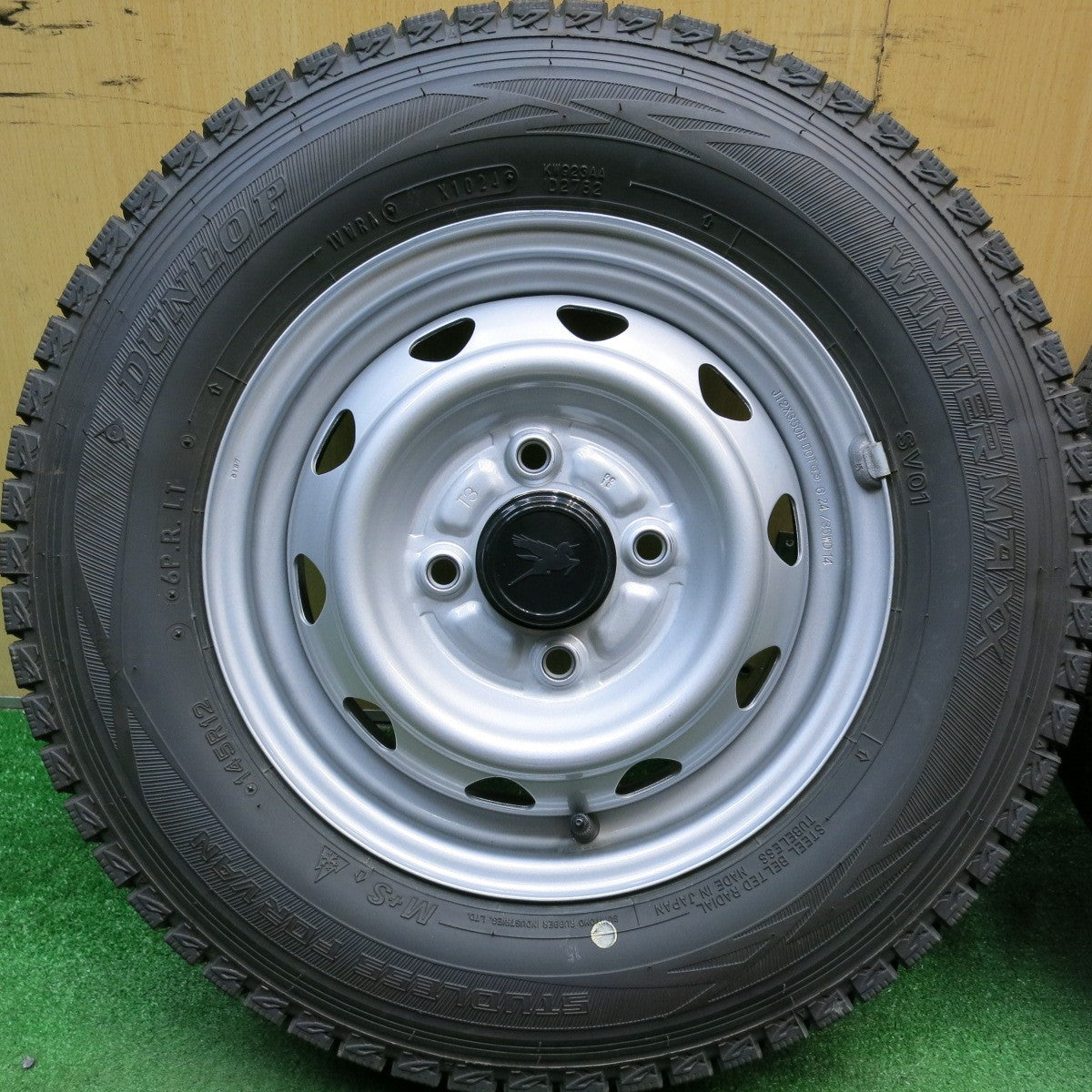 バリ溝！24年！キレイ！ほぼ10分★スタッドレス 145R12 6PR ダンロップ ウインターマックス SV01 スチール ホイール 12インチ PCD100/4H★5053111HAス