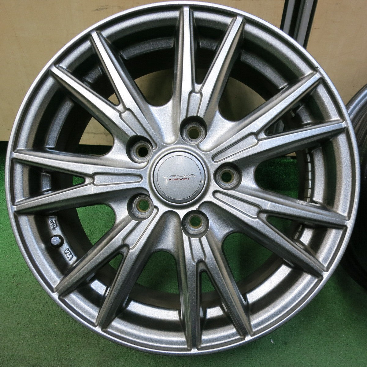 [送料無料] キレイ★VELVA KEVIN weds ホイール 15インチ 15×6J ヴェルヴァ ケヴィン ケビン PCD114.3/5H★5021408SYホ