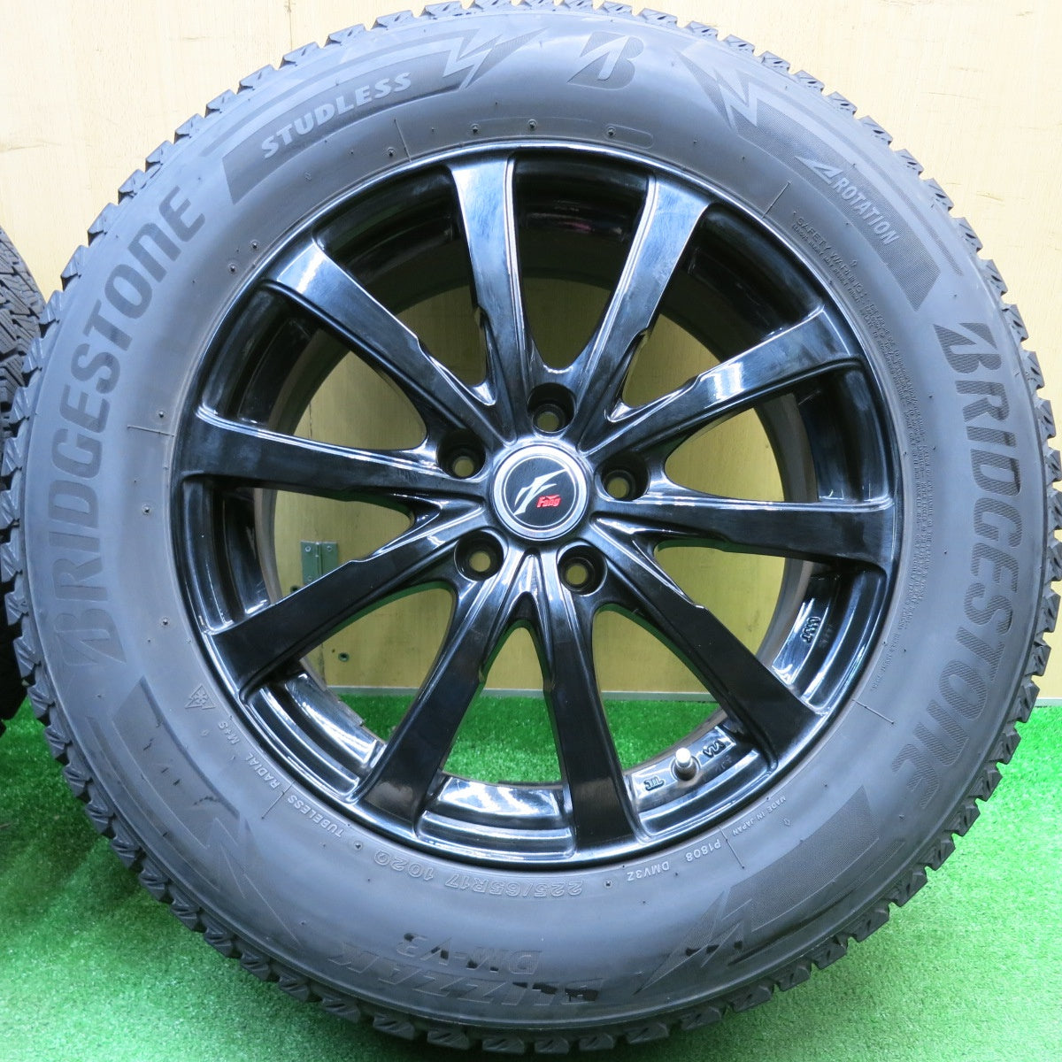 バリ溝！22年！9分★スタッドレス 225/65R17 ブリヂストン ブリザック DM-V3 Fang ファング 17インチ PCD114.3/5H★5120401HAス