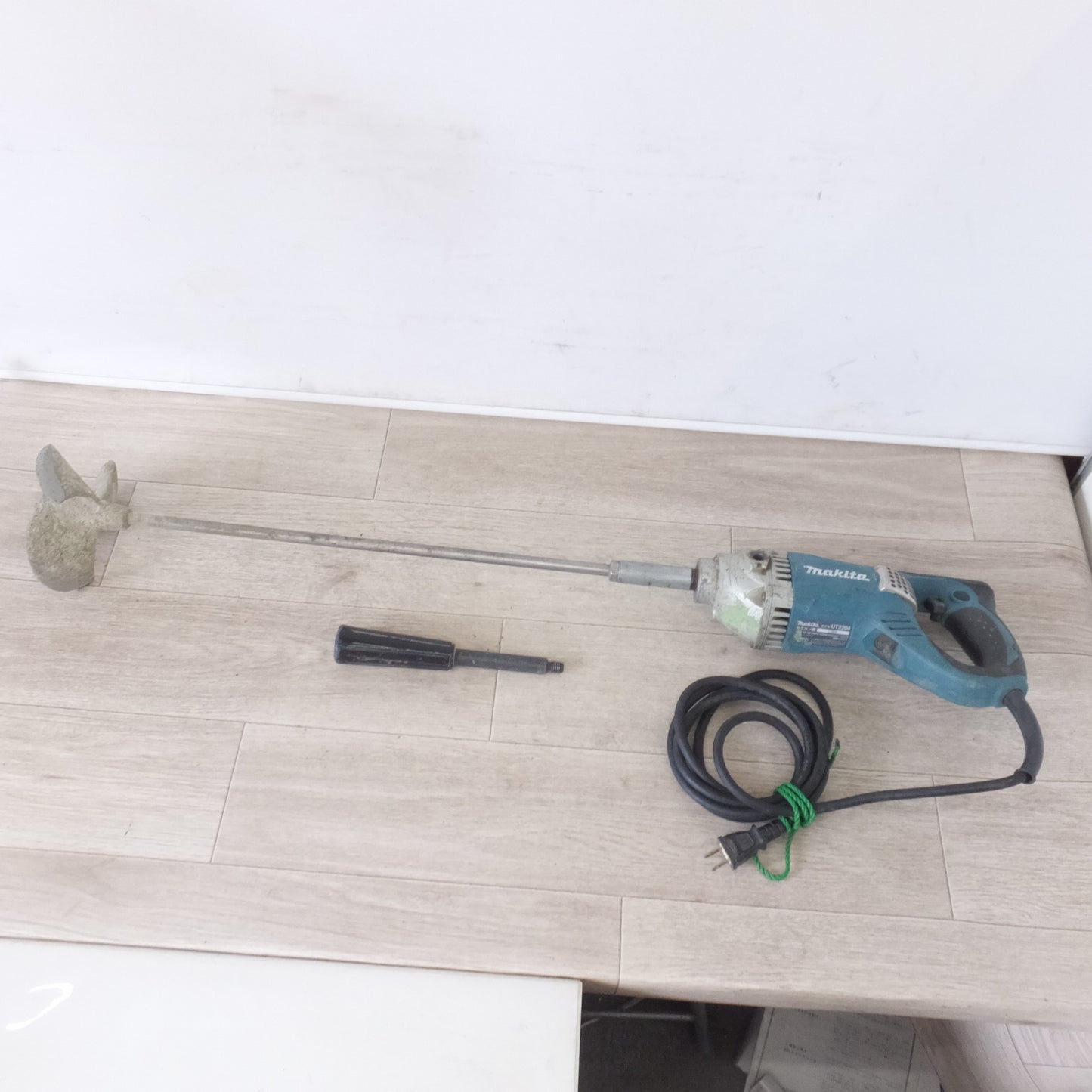 [送料無料] ★マキタ makita カクハン機 UT2204　100V 9A 50-60Hz 850W★