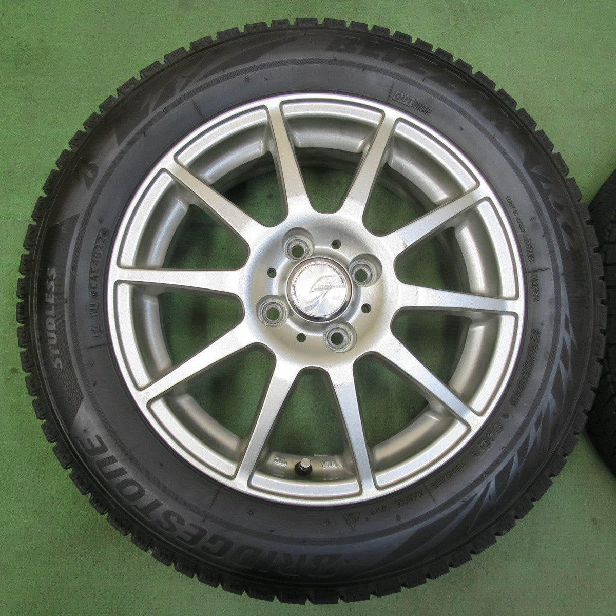 バリ溝！22年！8.5分★スタッドレス 175/65R15 ブリヂストン ブリザック VRX2 STRANGER ストレンジャー 15インチ PCD100/4H★5102409イス