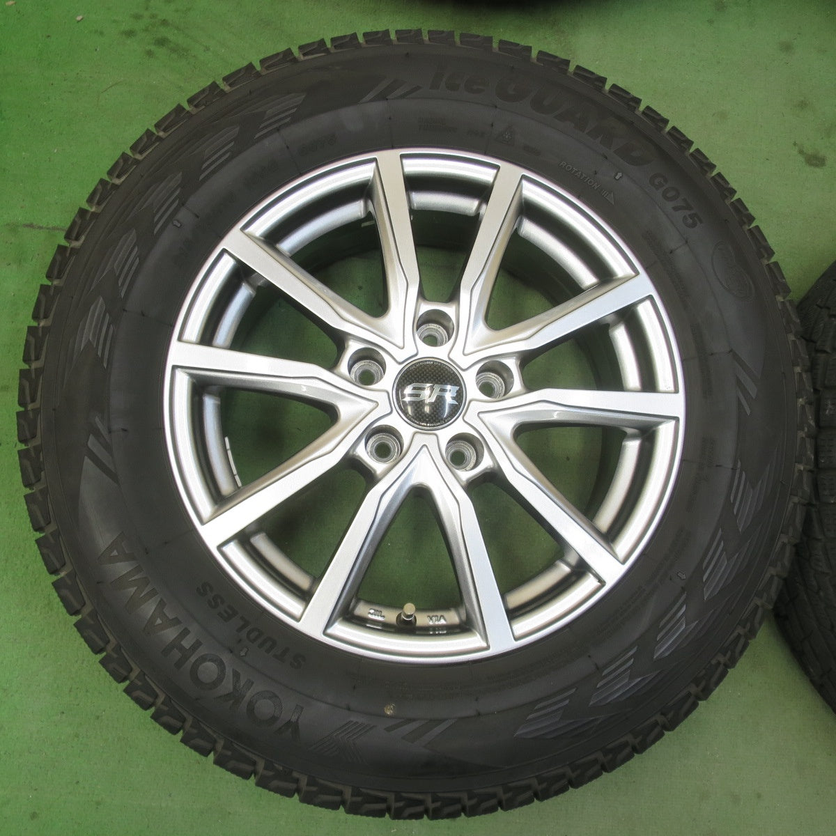 バリ溝！キレイ！9.5分★スタッドレス 215/70R16 ヨコハマ アイスガード G075 STRANGER ストレンジャー 16インチ PCD114.3/5H★6031104イス