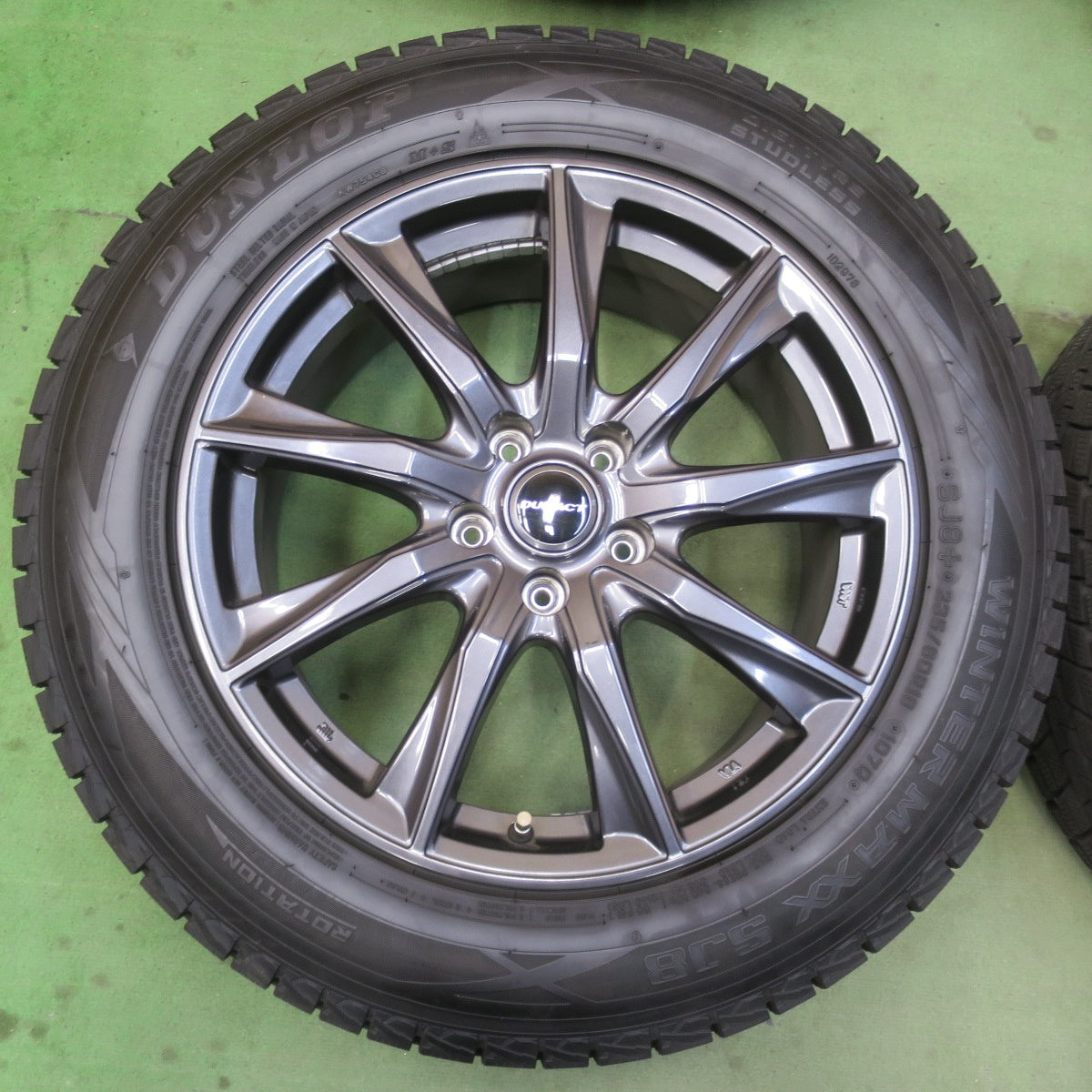 超バリ溝！22年！キレイ！ほぼ10分★スタッドレス 235/60R18 ダンロップ ウインターマックス SJ8 SJ8+ DUFACT デュファクト 18インチ PCD114.3/5H★6032702イス