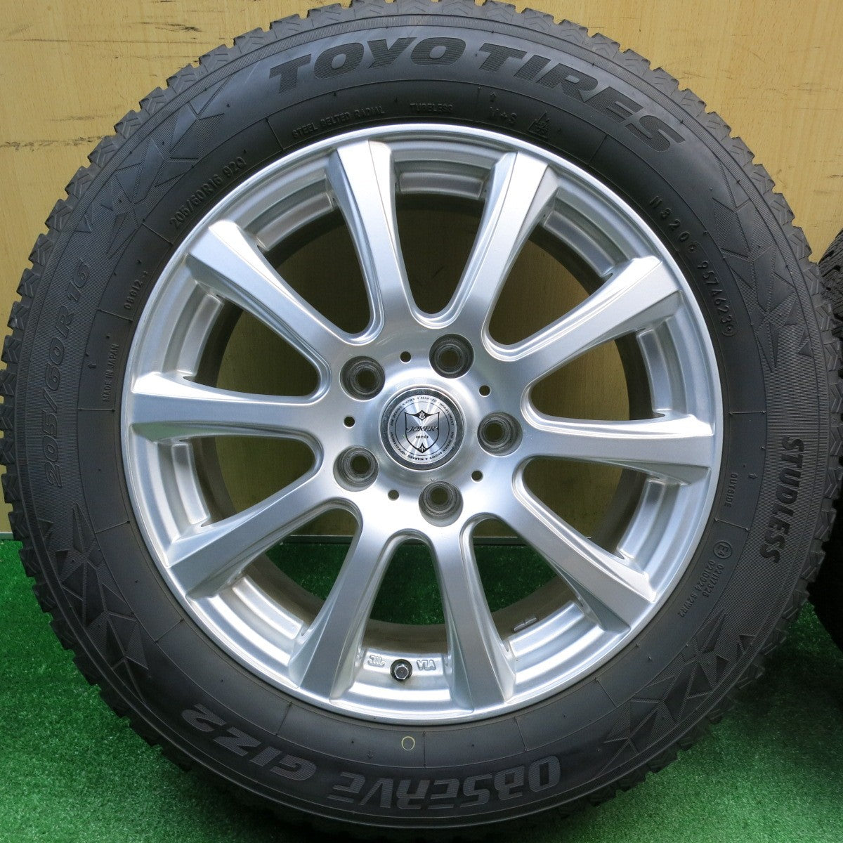 バリ溝！23年！9.5分★スタッドレス 205/60R16 トーヨー オブザーブ GIZ2 JOKER ジョーカー 16インチ PCD114.3/5H★5121415HAス