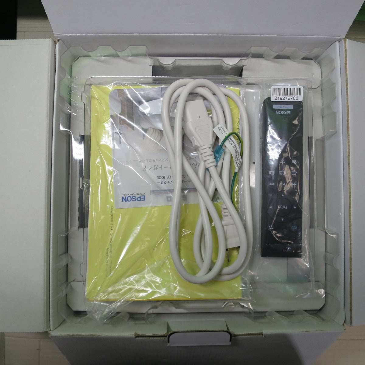[送料無料] 美品☆エプソン ホーム プロジェクター EF-100W ランプ稼働時間 21時間 外箱 コード リモコン 付き ホワイト エプソン☆