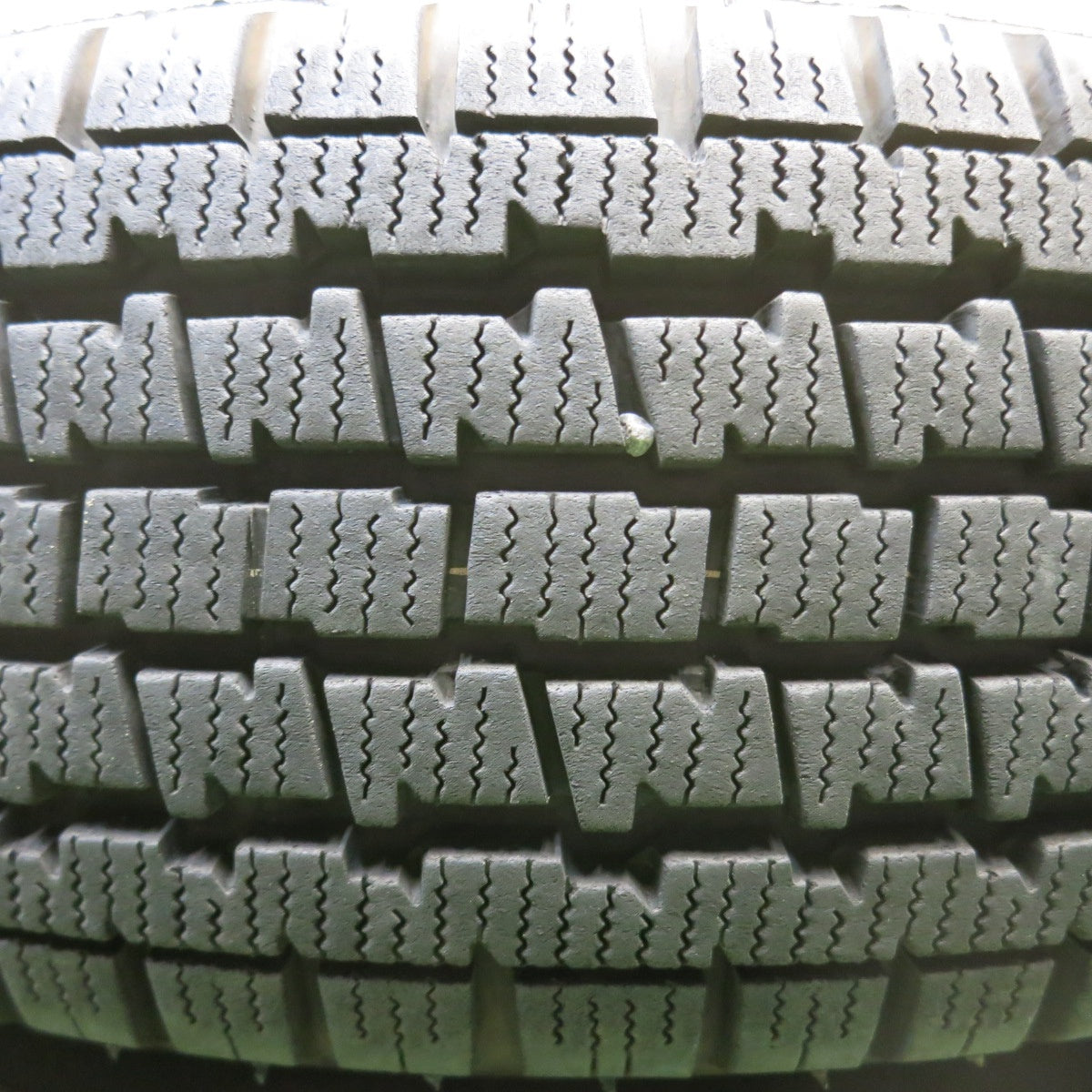 バリ溝！24年！8.5分◎スタッドレス 145/80R12 80/78N ブリヂストン W300 Exceeder エクシーダー 12インチ PCD100/4H◎6080606HAス
