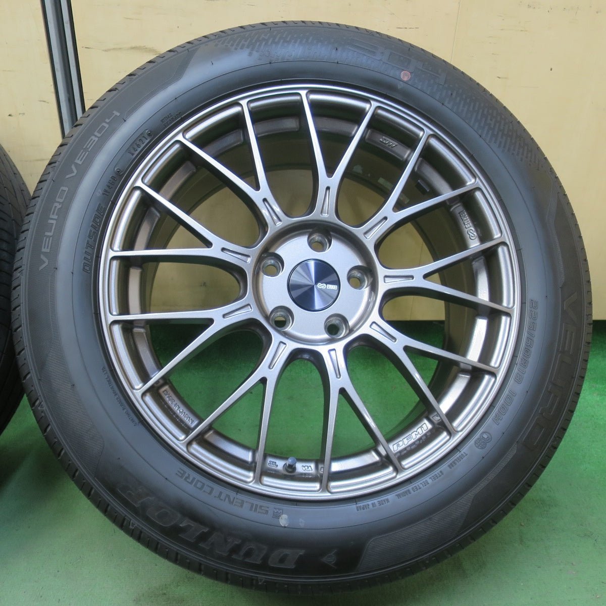 キレイ★ENKEI PFM1 225/60R18 ダンロップ VEURO VE304 エンケイ 18インチ PCD114.3/5H★6052501イノ