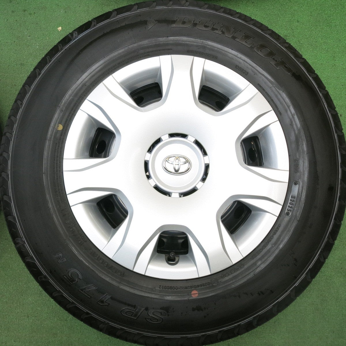 新車外し！25年★トヨタ 200系 ハイエース 純正 スチール 195/80R15 107/105S ダンロップ SP175N 15インチ PCD139.7/6H★5072703HAノ