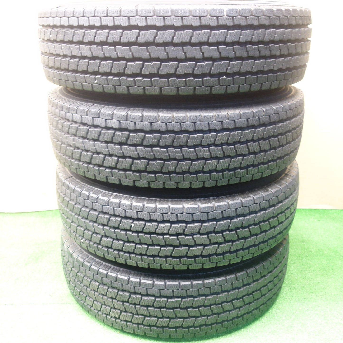 バリ溝！22年！キレイ！ほぼ10分★トヨタ 200系 ハイエース 純正 スチール 195/80R15 107/105L スタッドレス ヨコハマ アイスガード iG91 15インチ PCD139.7/6H★6011503KTス