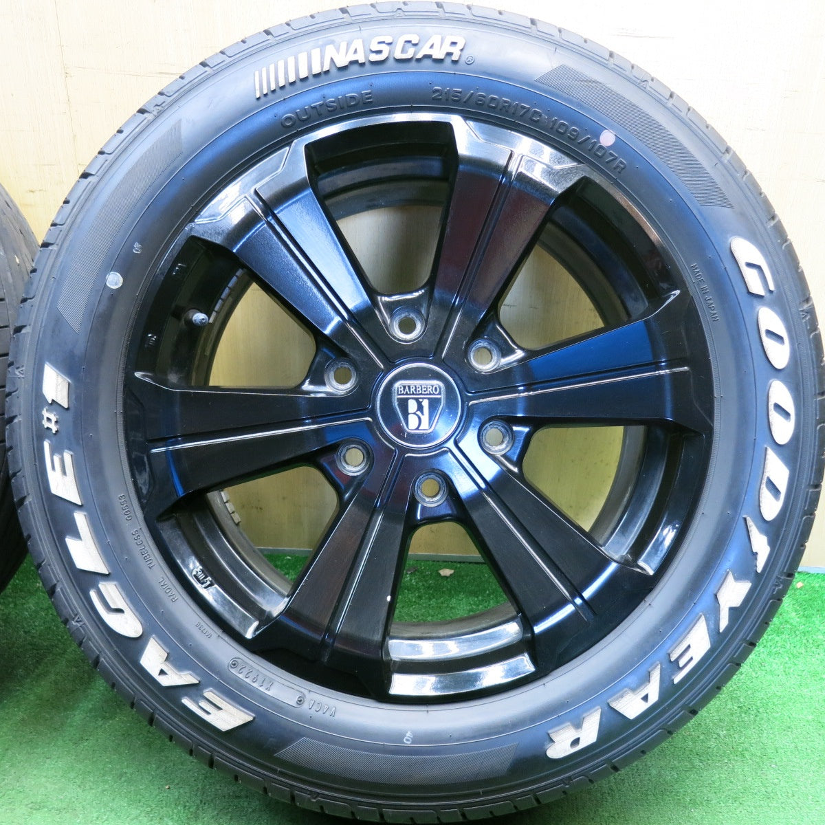 バリ溝！22年！9分★215/60R17 109/107R グッドイヤー イーグル #1 ナスカー BARBERO アーバングランデ バルベロ 17インチ PCD139.7/6H★6060401HAノ