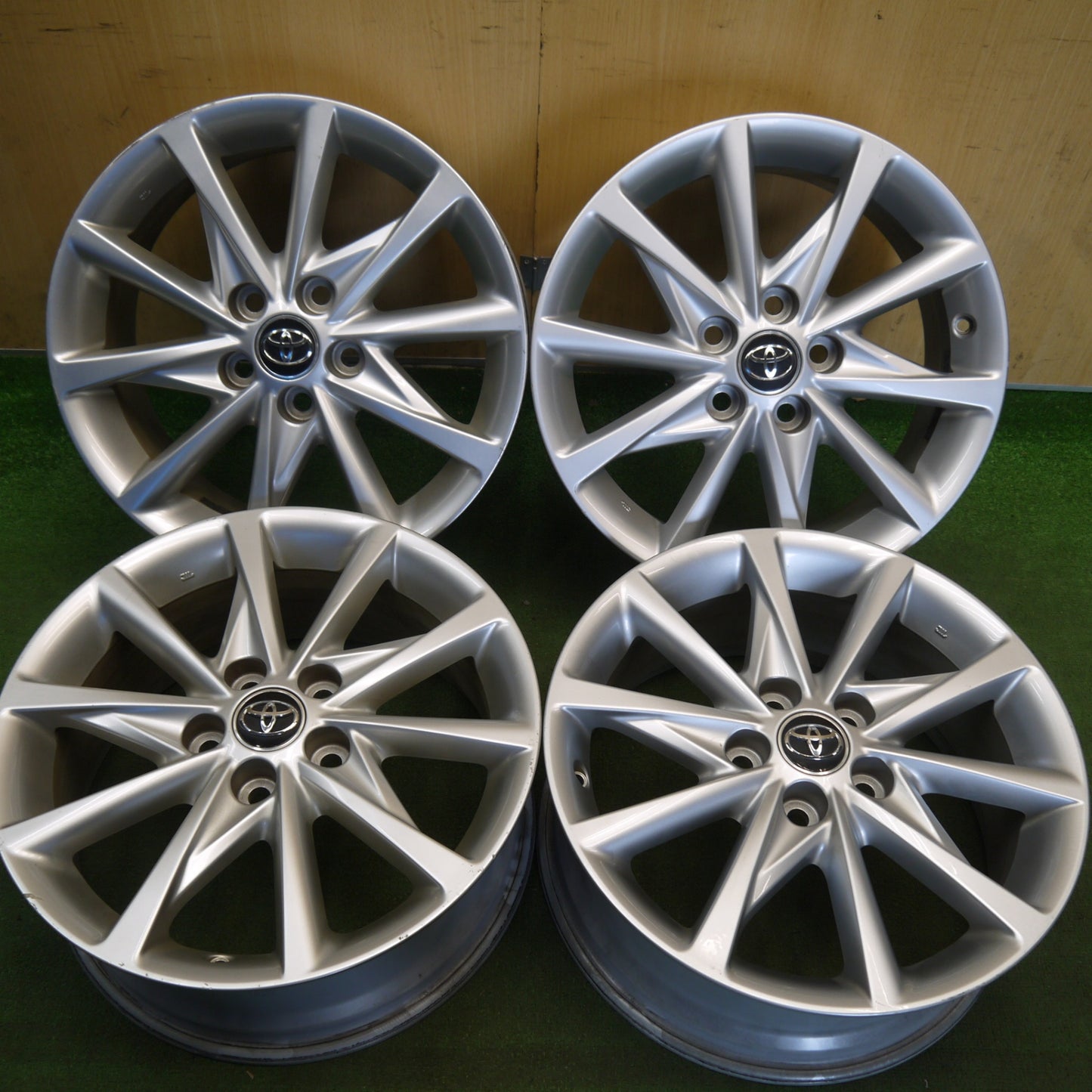 キレイ★トヨタ プリウスα Sツーリング 純正 ホイール 17インチ 17×7J PCD114.3/5H★6061707Hホ