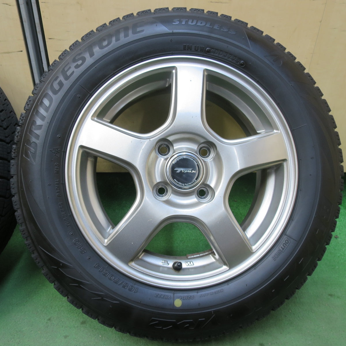 バリ溝！22年！9分★スタッドレス 165/70R14 ブリヂストン ブリザック VRX2 TOPRUN トップラン 14インチ PCD100/4H★5112910イス
