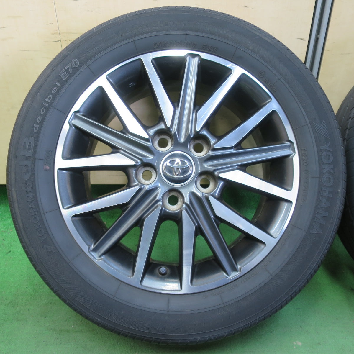 4本価格★トヨタ 80系 ノア ヴォクシー 純正 205/60R16 ヨコハマ dBデシベル E70 E70A 16インチ PCD114.3/5H★5053005イノ